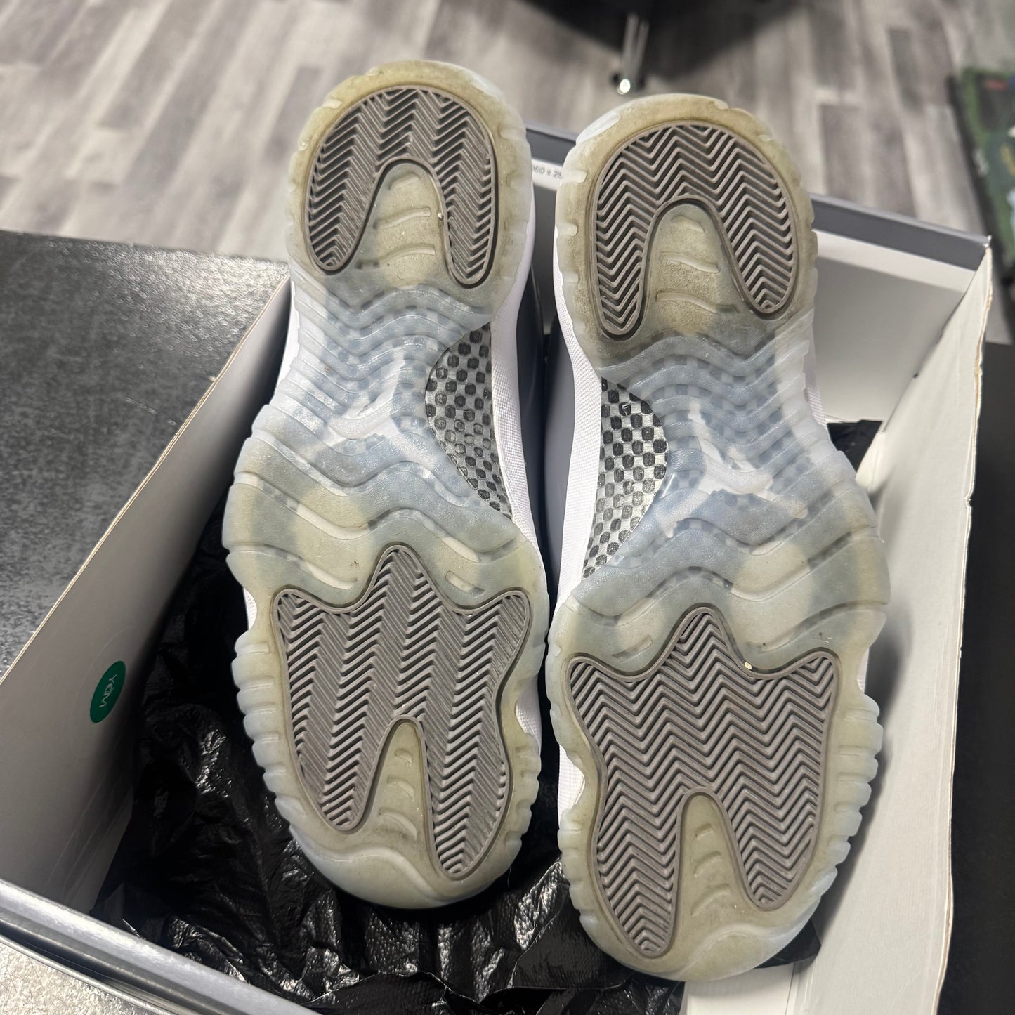 Jordan 11 Cool Grey / Preowned