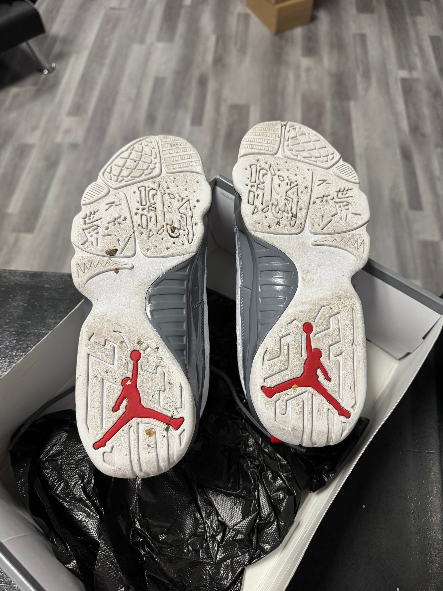 Jordan 9 Fire Red / Preowned