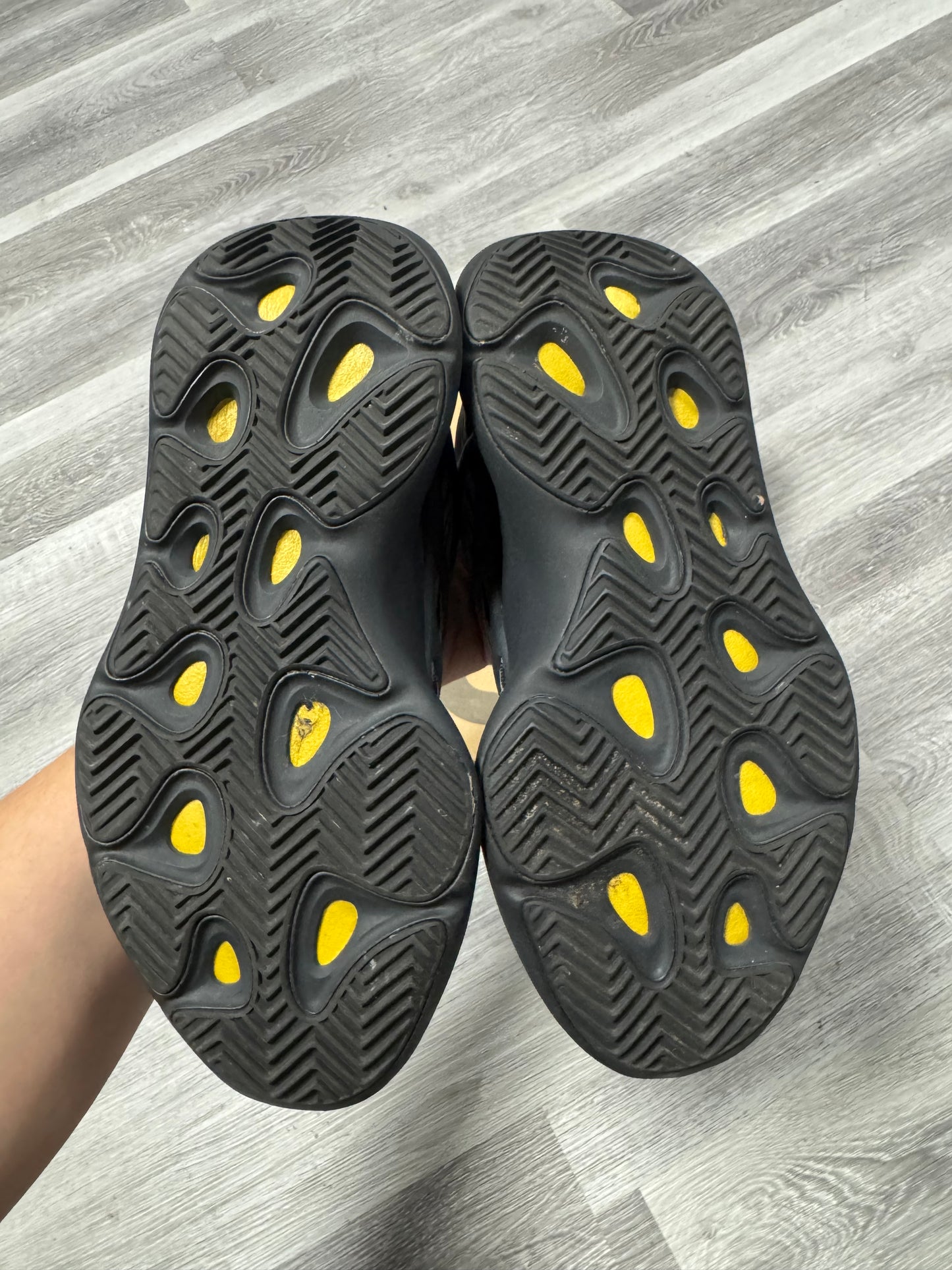 Yeezy 700 Dark Glow / Preowned