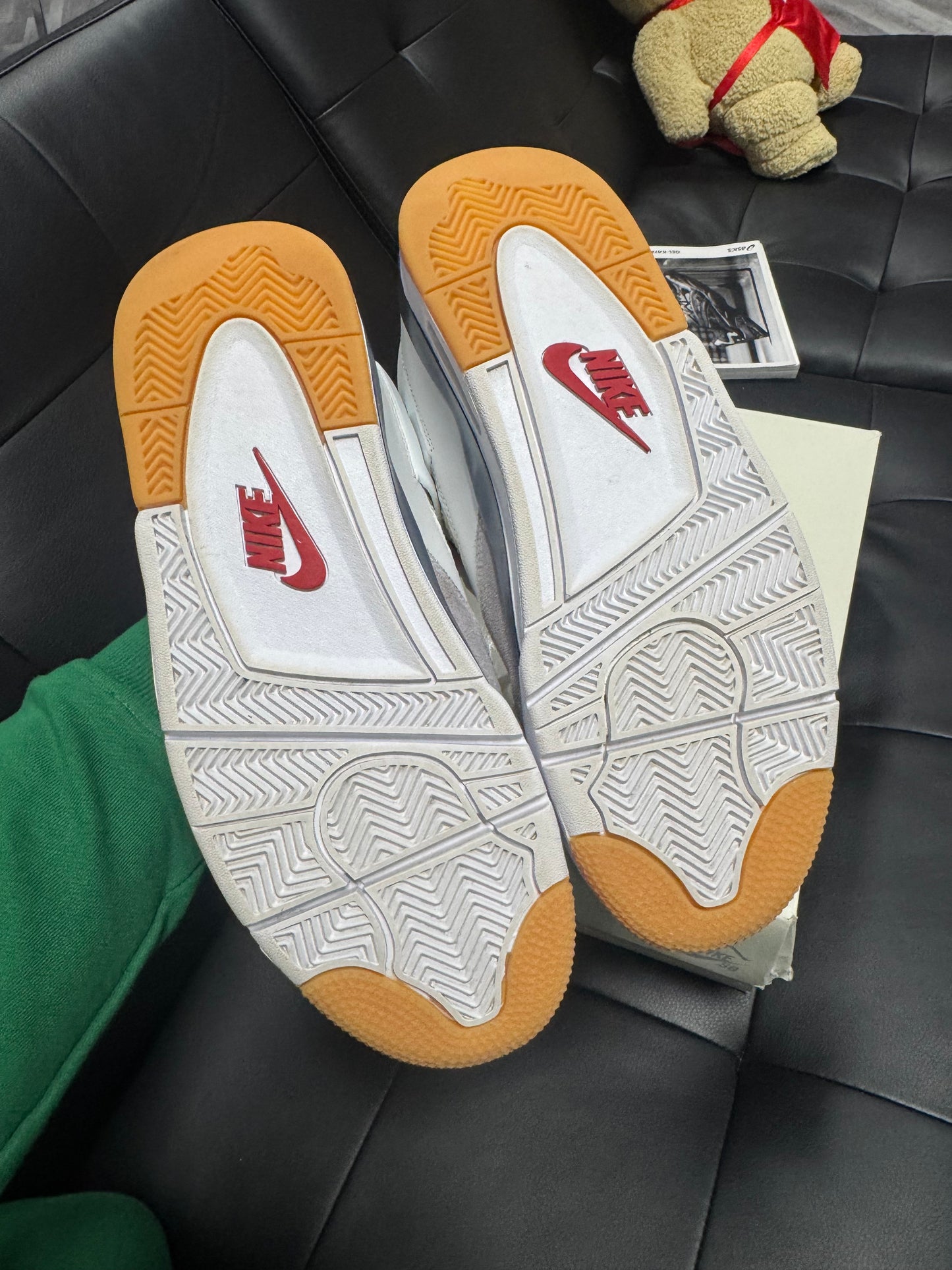 Jordan 4 SB Navy / Preowned