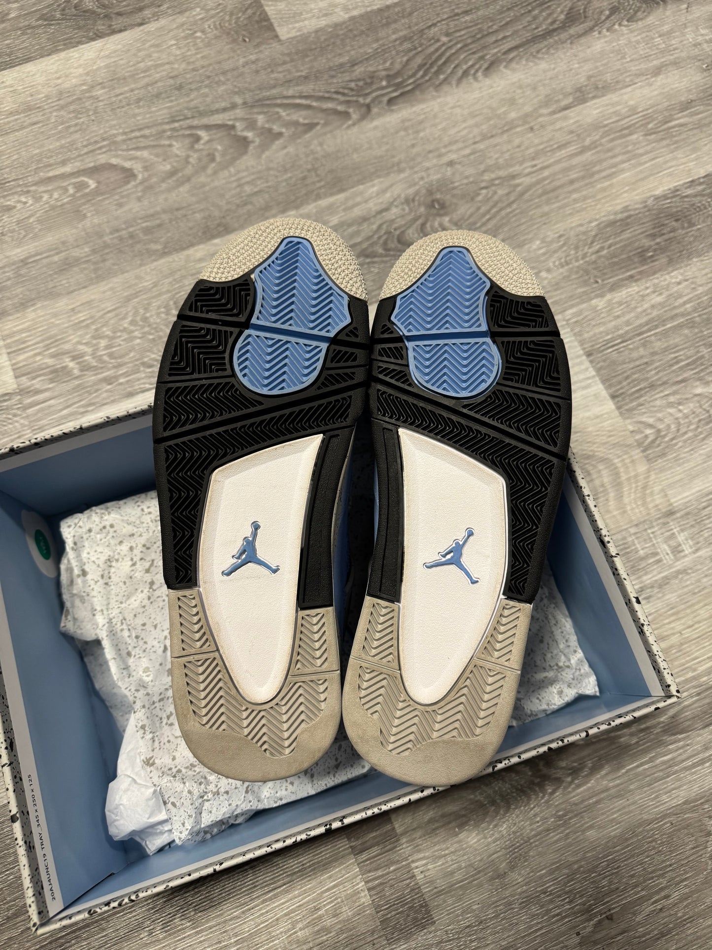 Jordan 4 UNC / Preowned