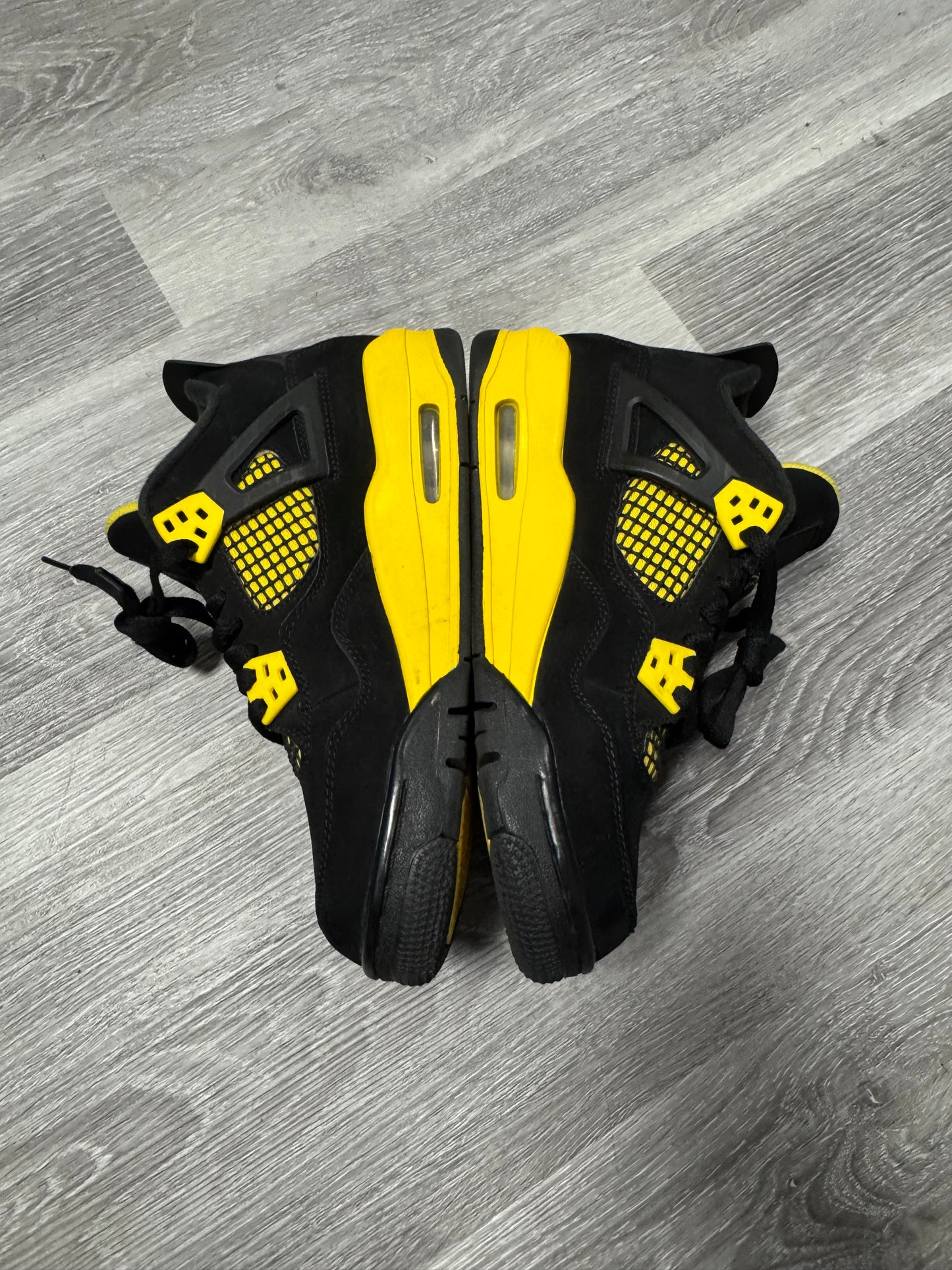 Jordan 4 Thunder / Preowned