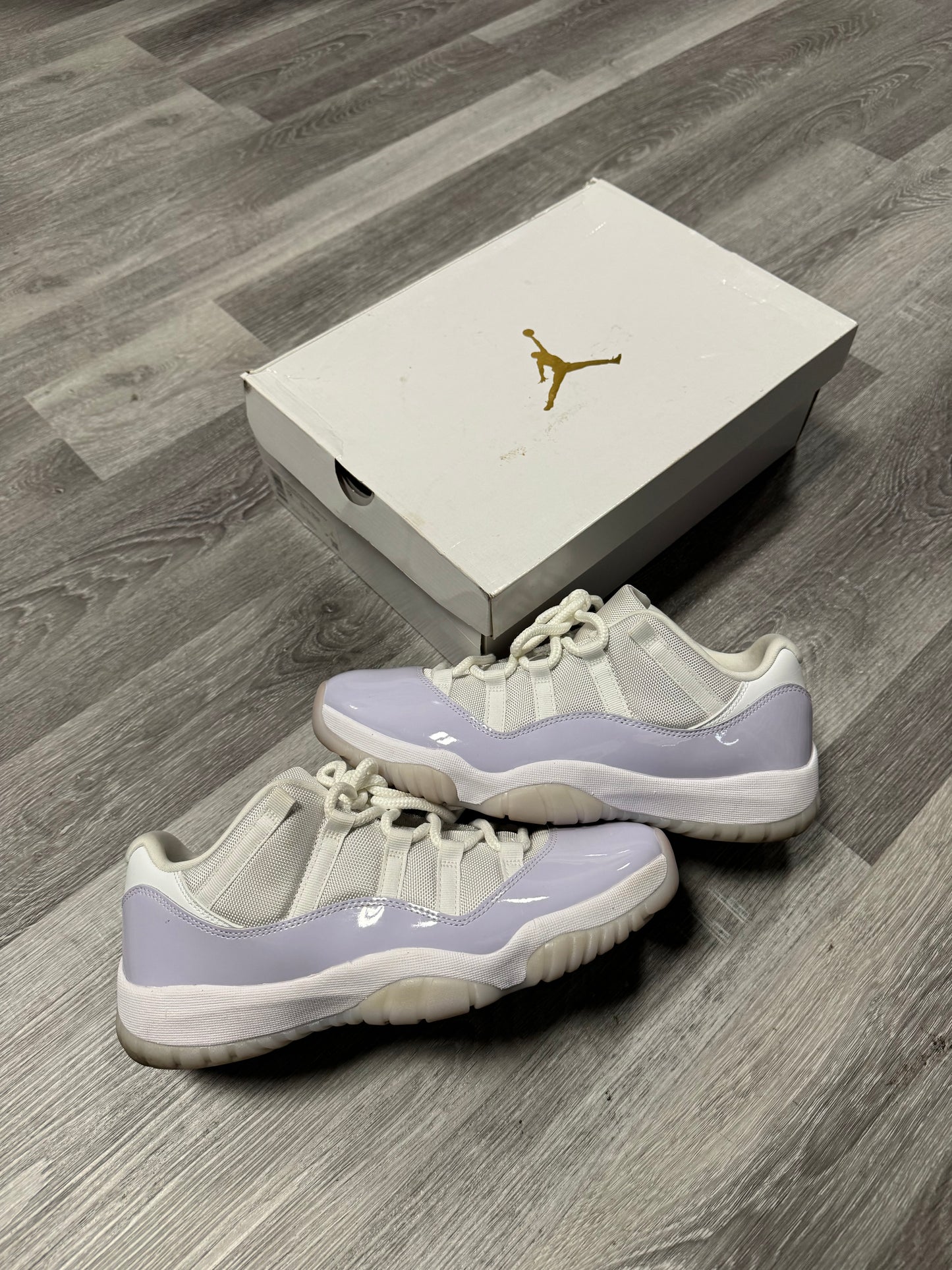 Jordan 11 Low Pure Violet / Preowned