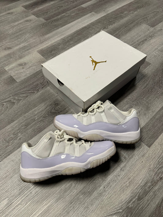 Jordan 11 Low Pure Violet / Preowned