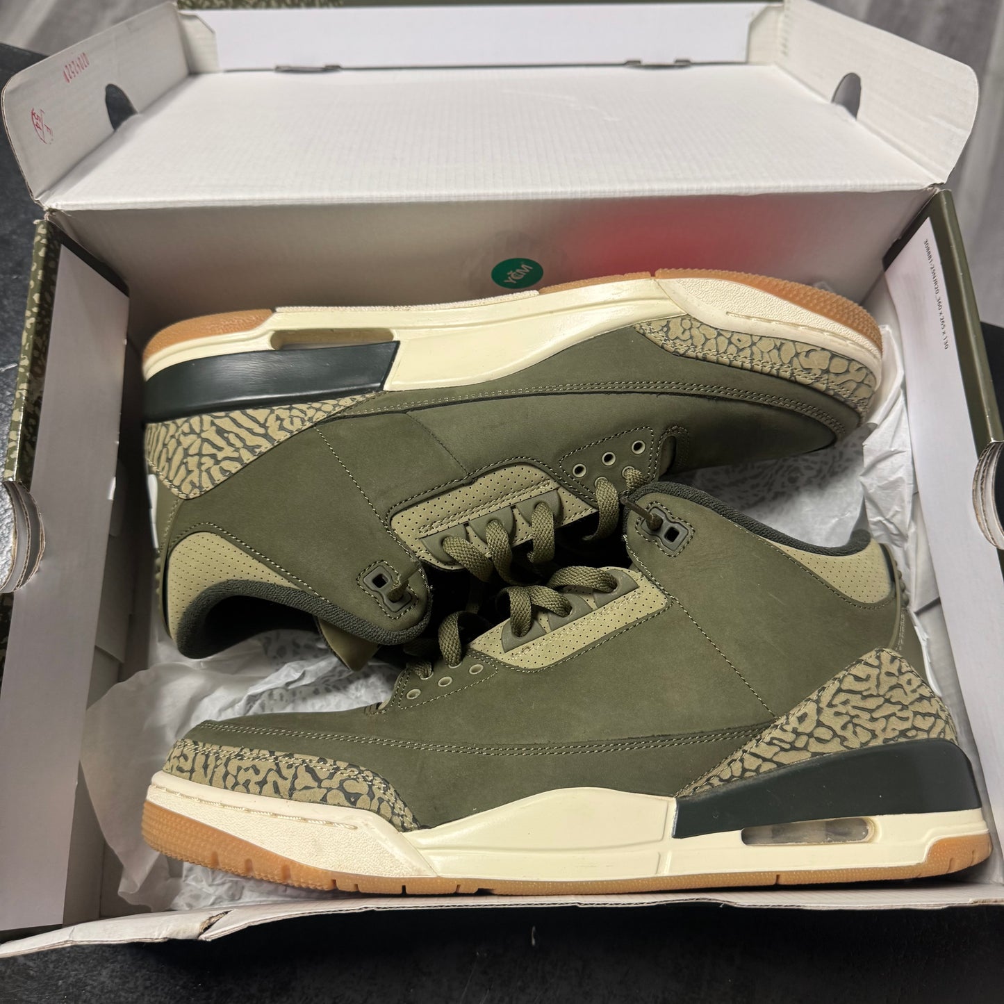 Jordan 3 Medium Olive / Preowned