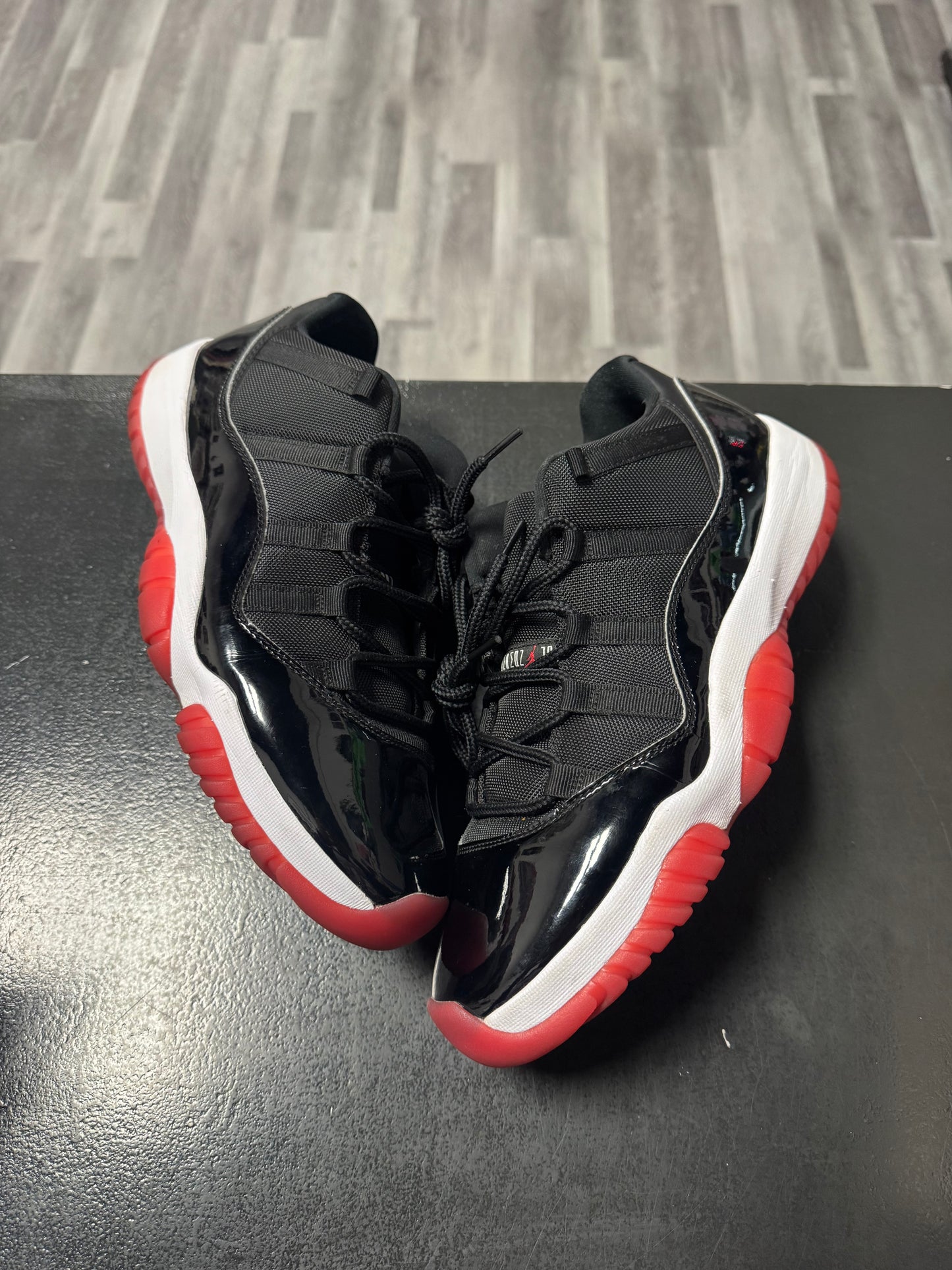 Jordan 11 Low Bred / Preowned