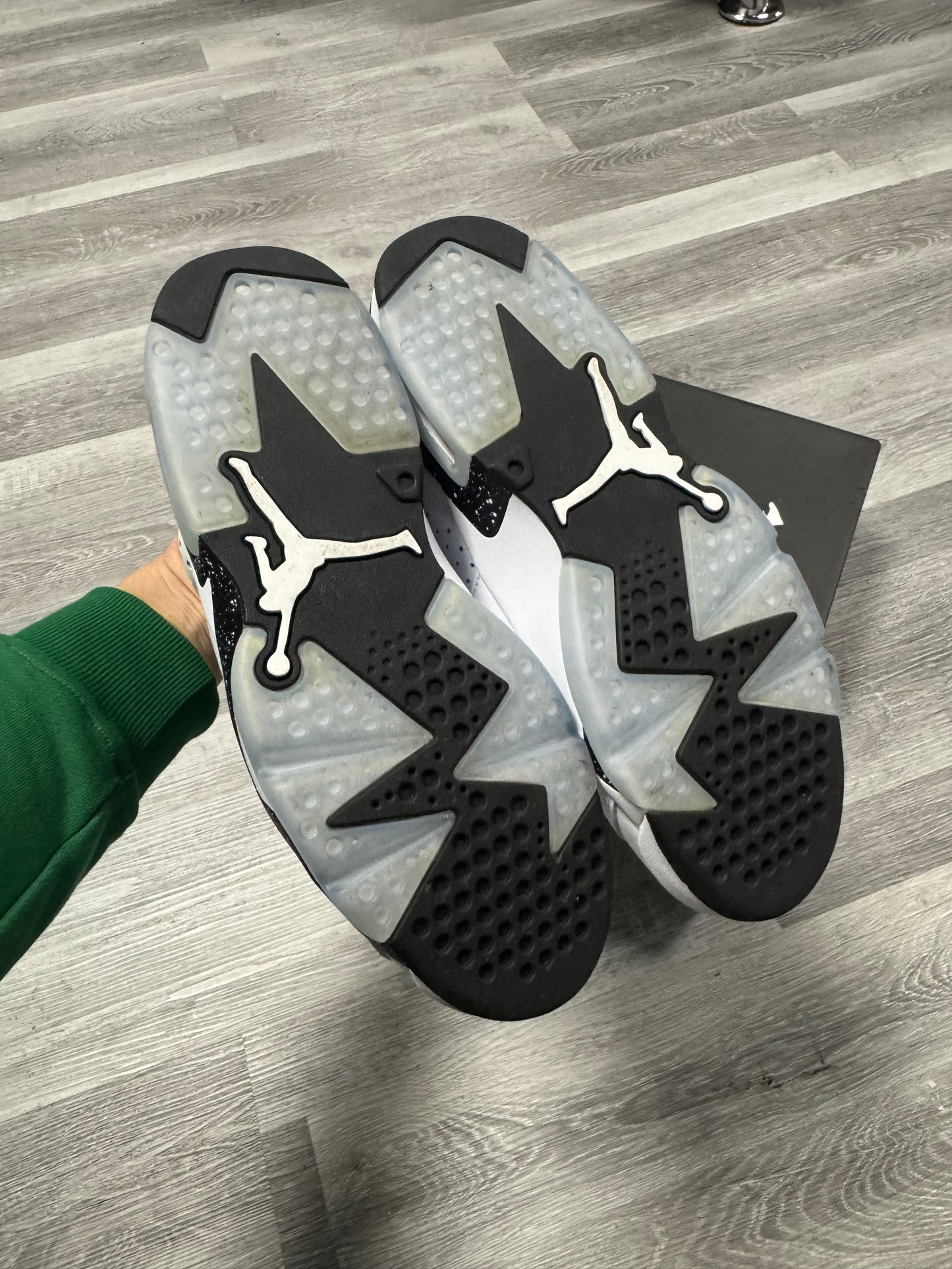 Jordan 6 Reverse Oreo / Preowned