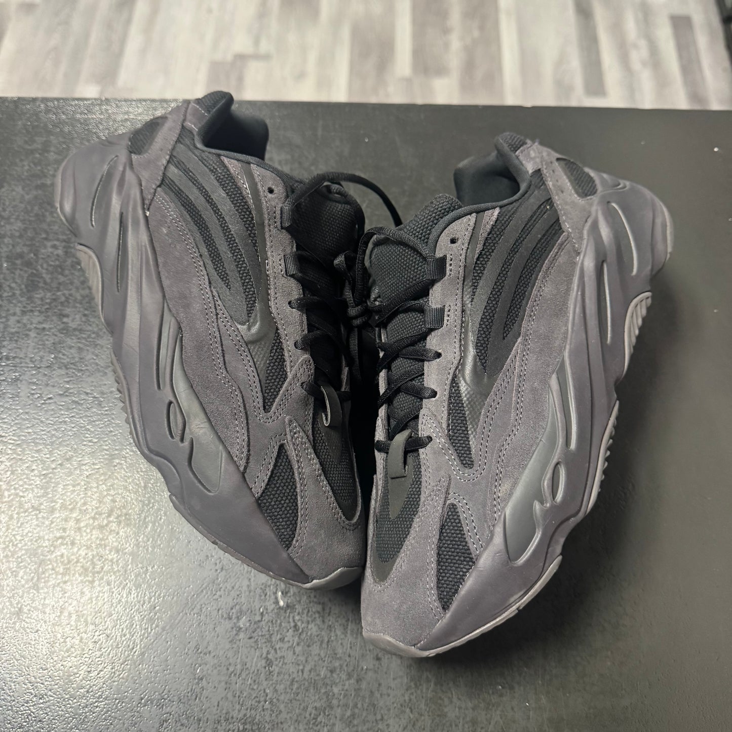 Yeezy 700 Vanta / Preowned