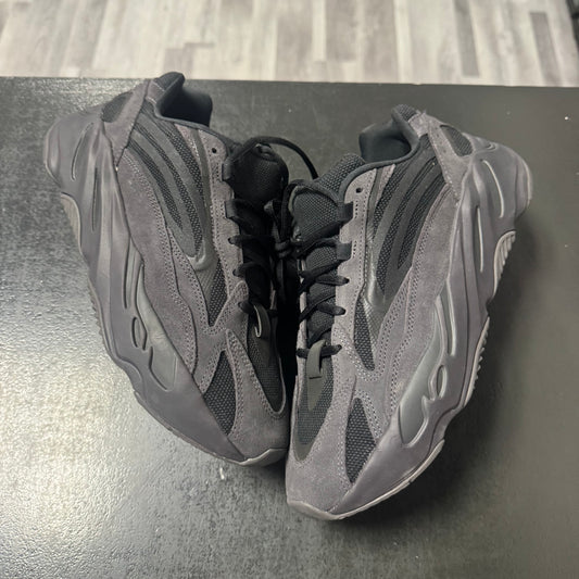 Yeezy 700 Vanta / Preowned