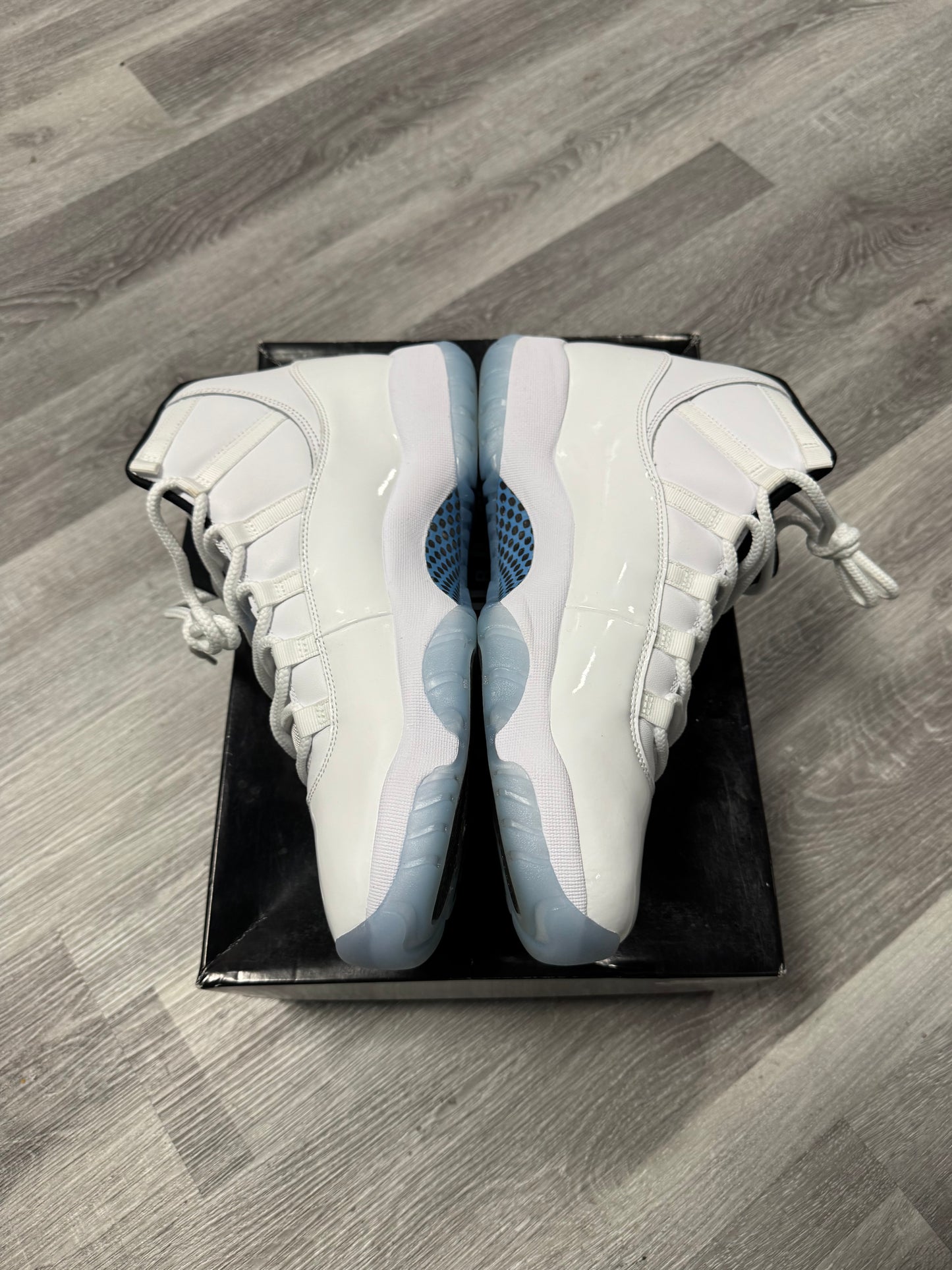 Jordan 11 Legend Blue / Preowned