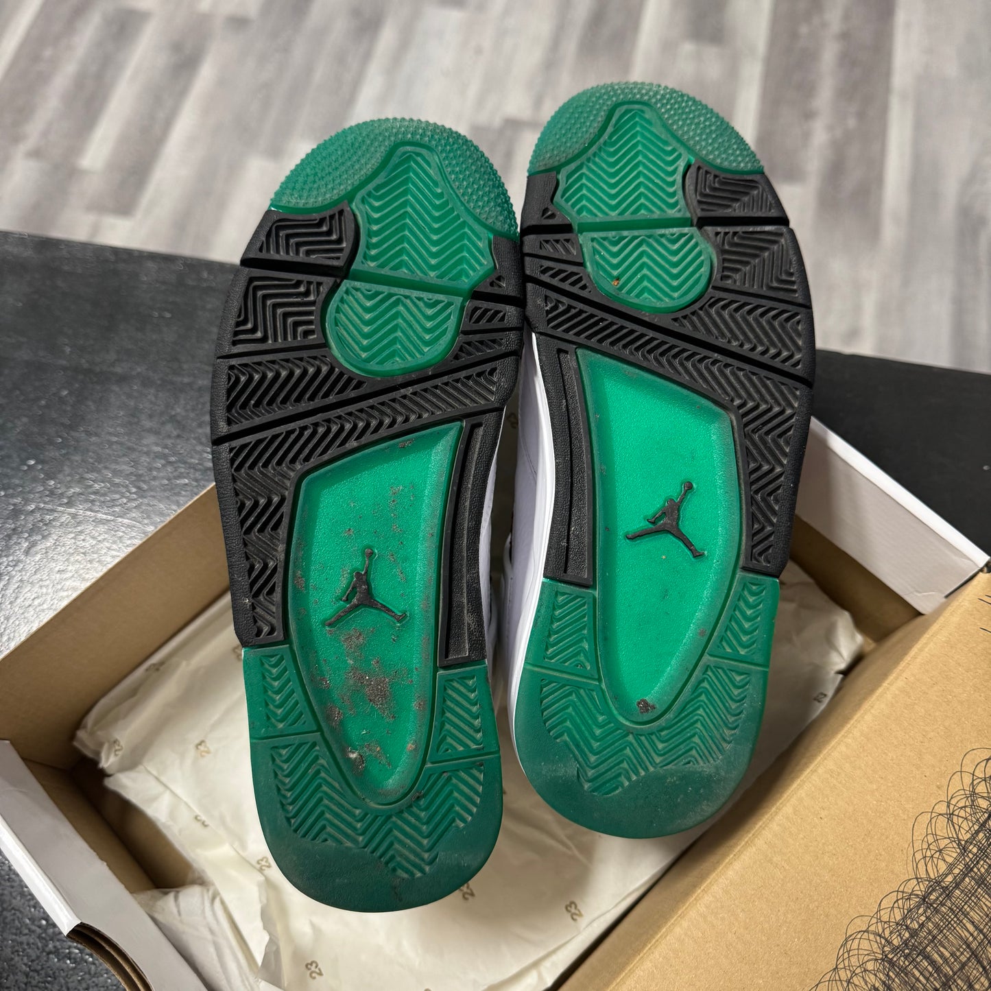 Jordan 4 Rasta / Preowned