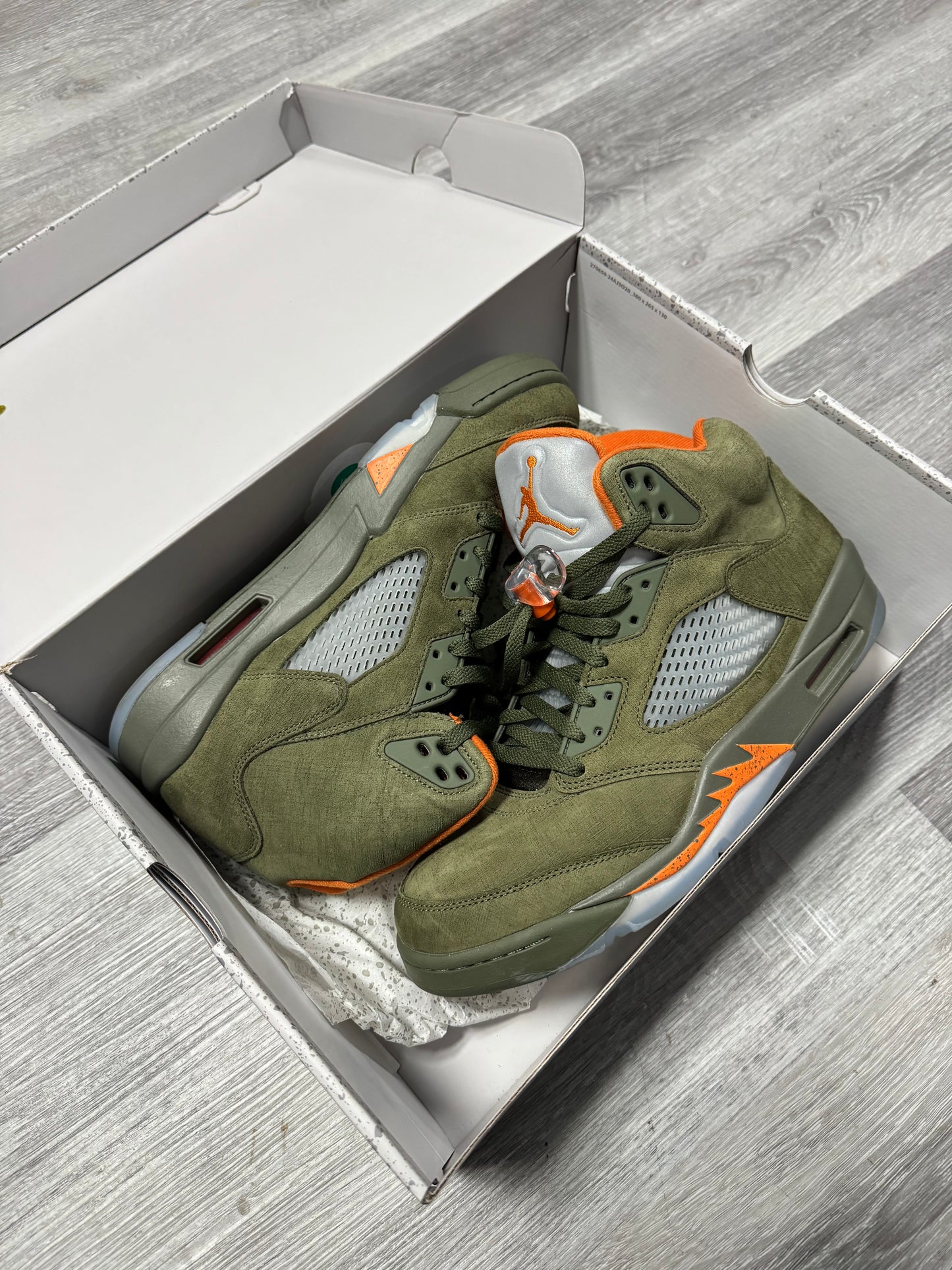 Jordan 5 Olive / Preowned