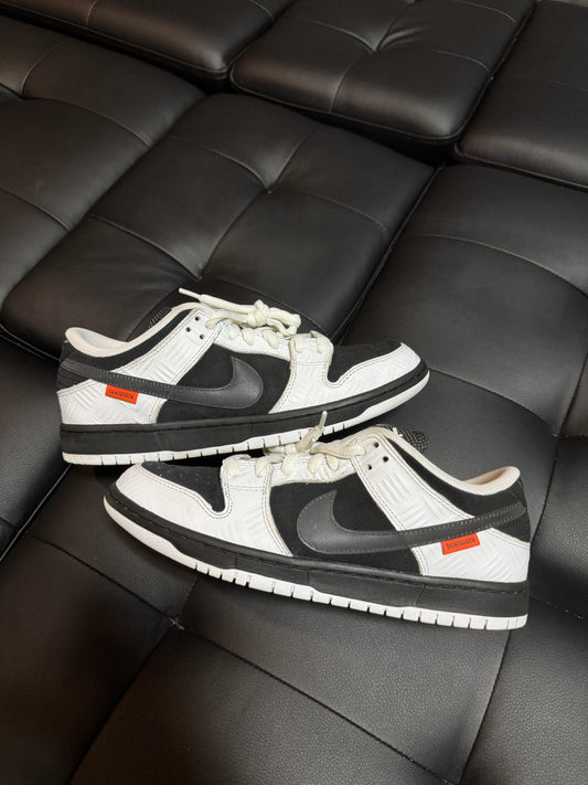 Dunk Low SB Tightbooth / Preowned