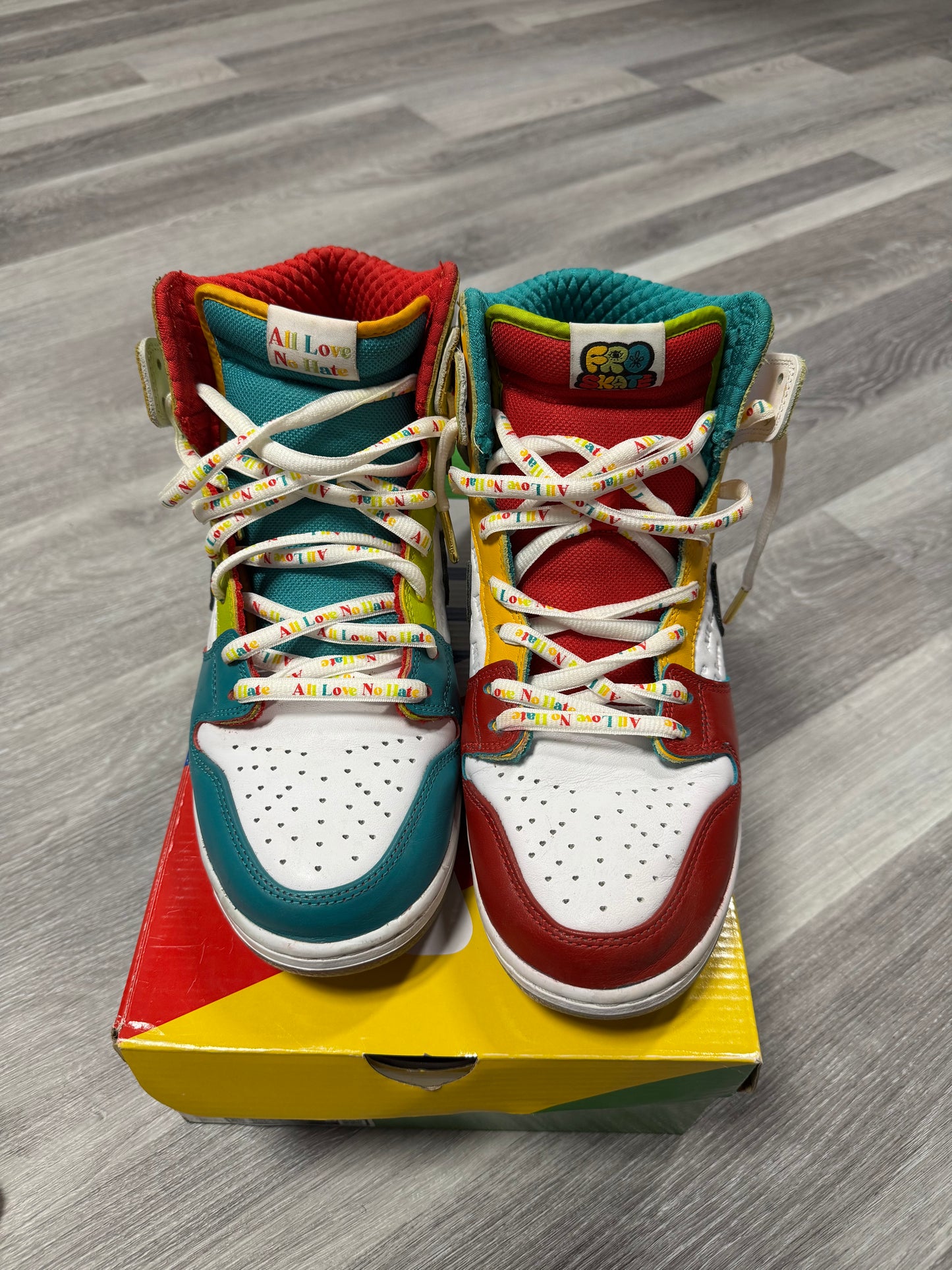 Dunk High SB All Love No Hate / Preowned