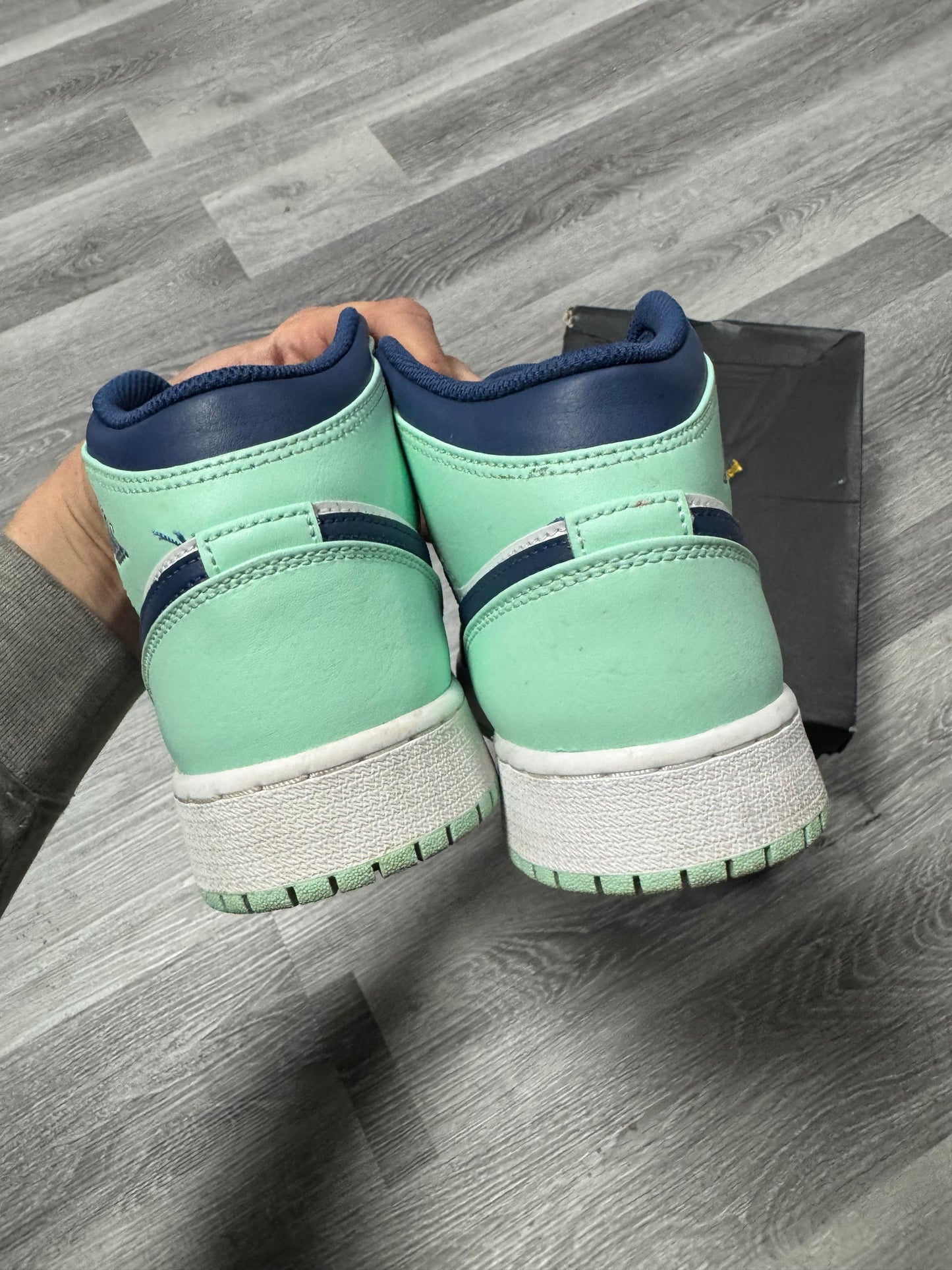 Jordan 1 Mid Mystic Navy Mint Foam / Preowned