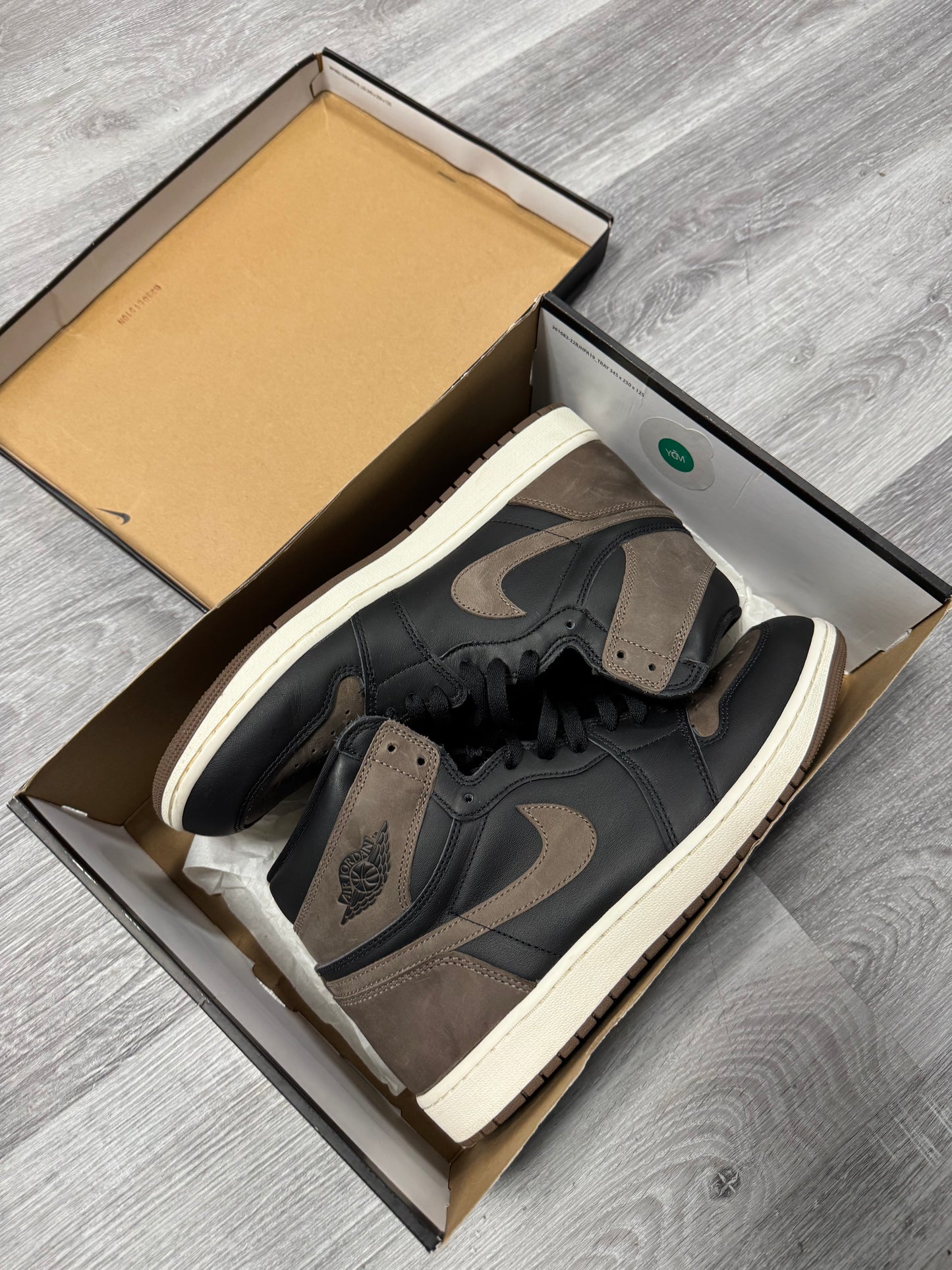 Jordan 1 Palomino / Preowned