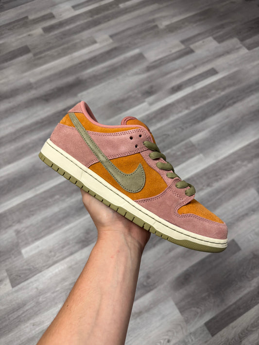 Dunk Low SB Red Stardust / Brand New