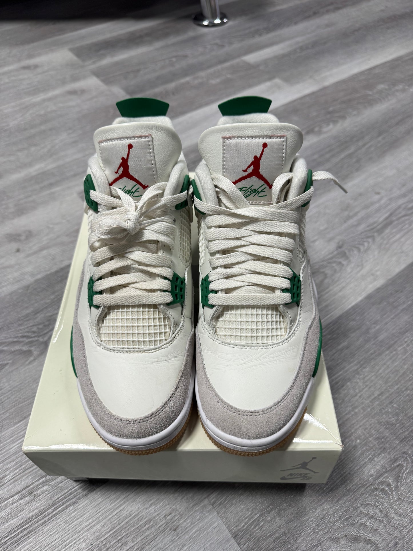 Jordan 4 SB Pine Green / Preowned