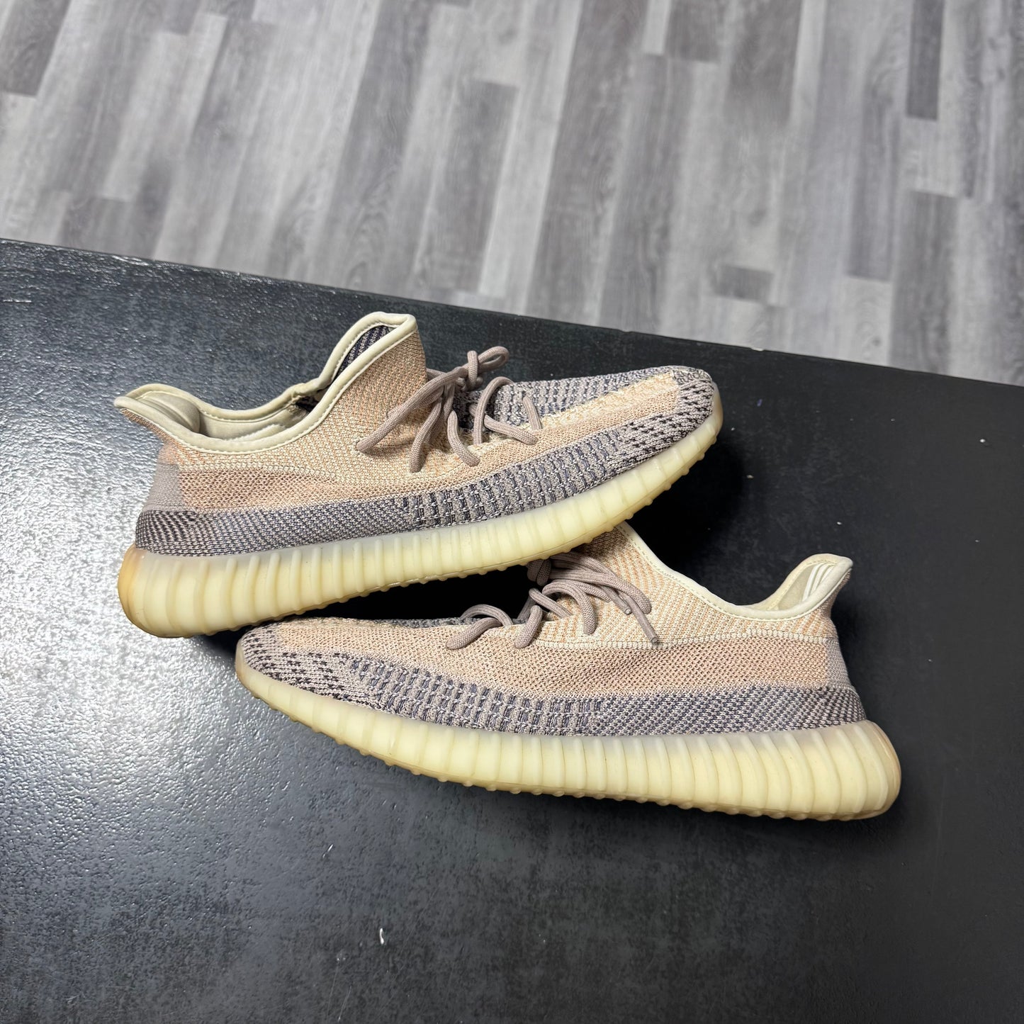 Yeezy 350 Ash Pearl / Preowned