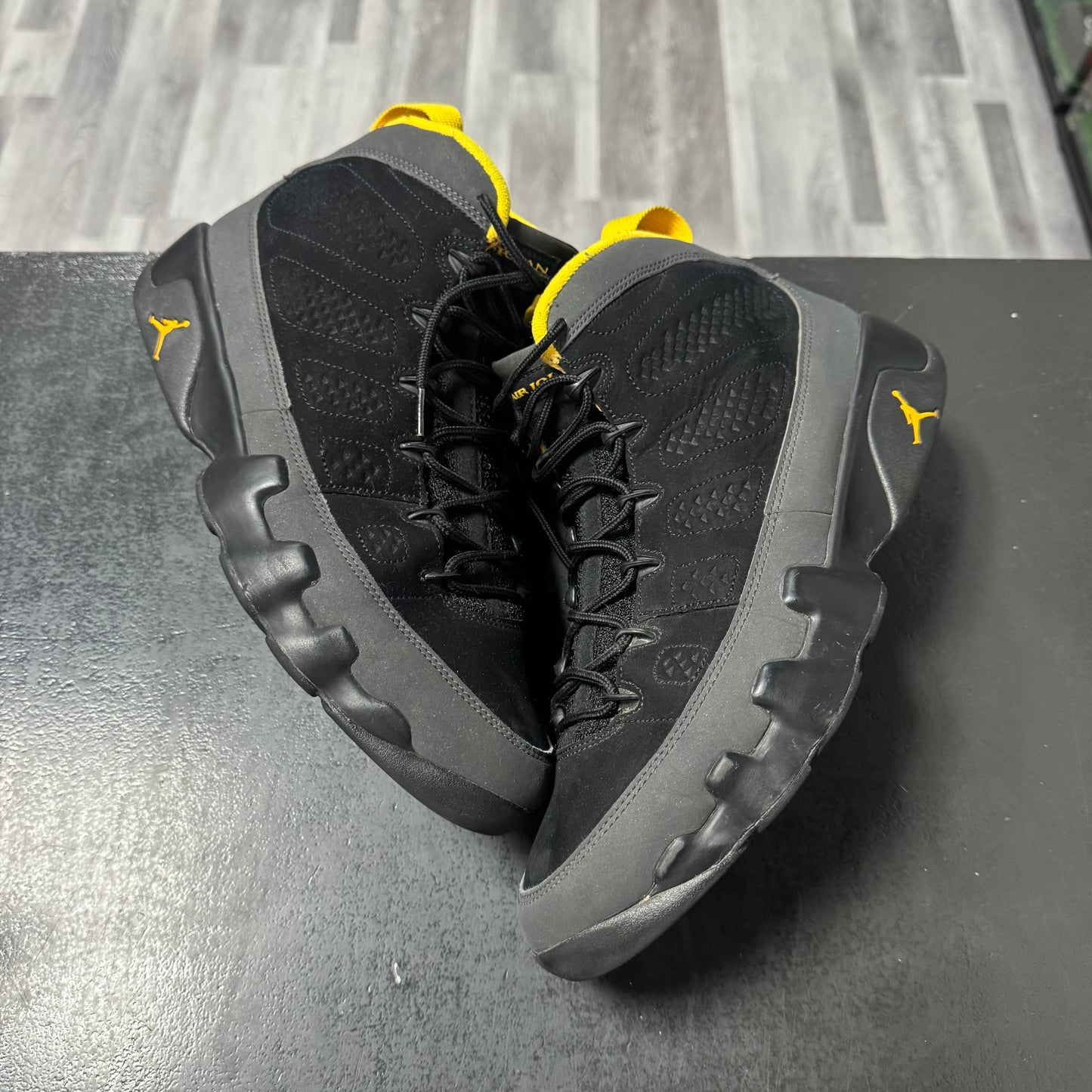 Jordan 9 University Gold / Preowned