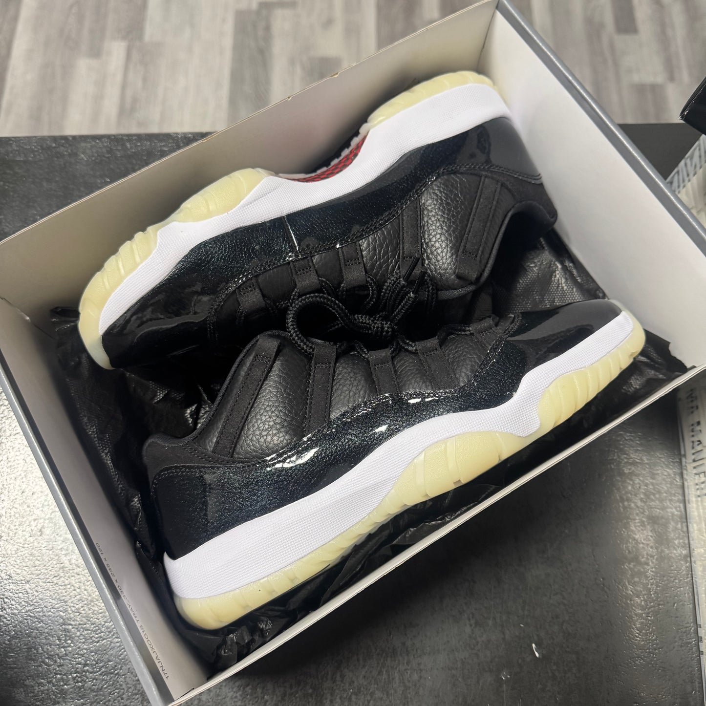 Jordan 11 Low 72-10 / Preowned