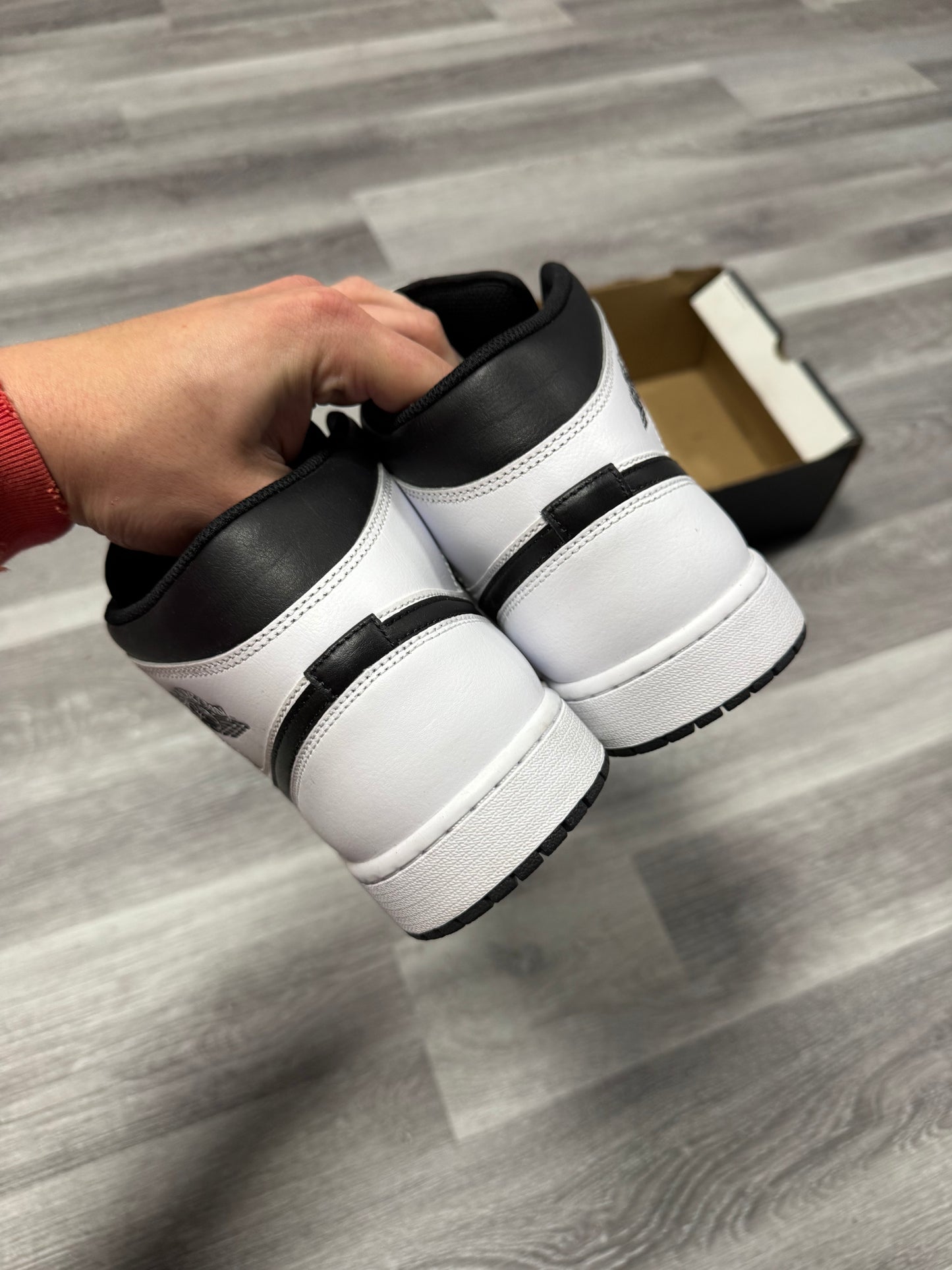 Jordan 1 Mid White Black / Preowned