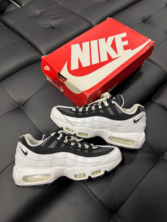 Air Max 95 White Black / Preowned