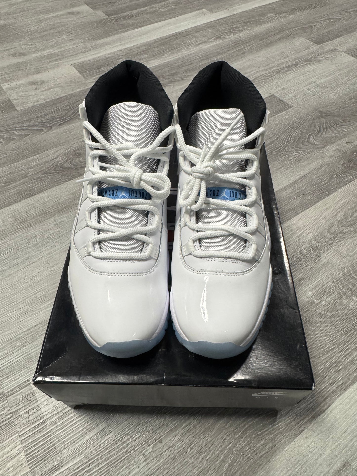 Jordan 11 Legend Blue / Preowned