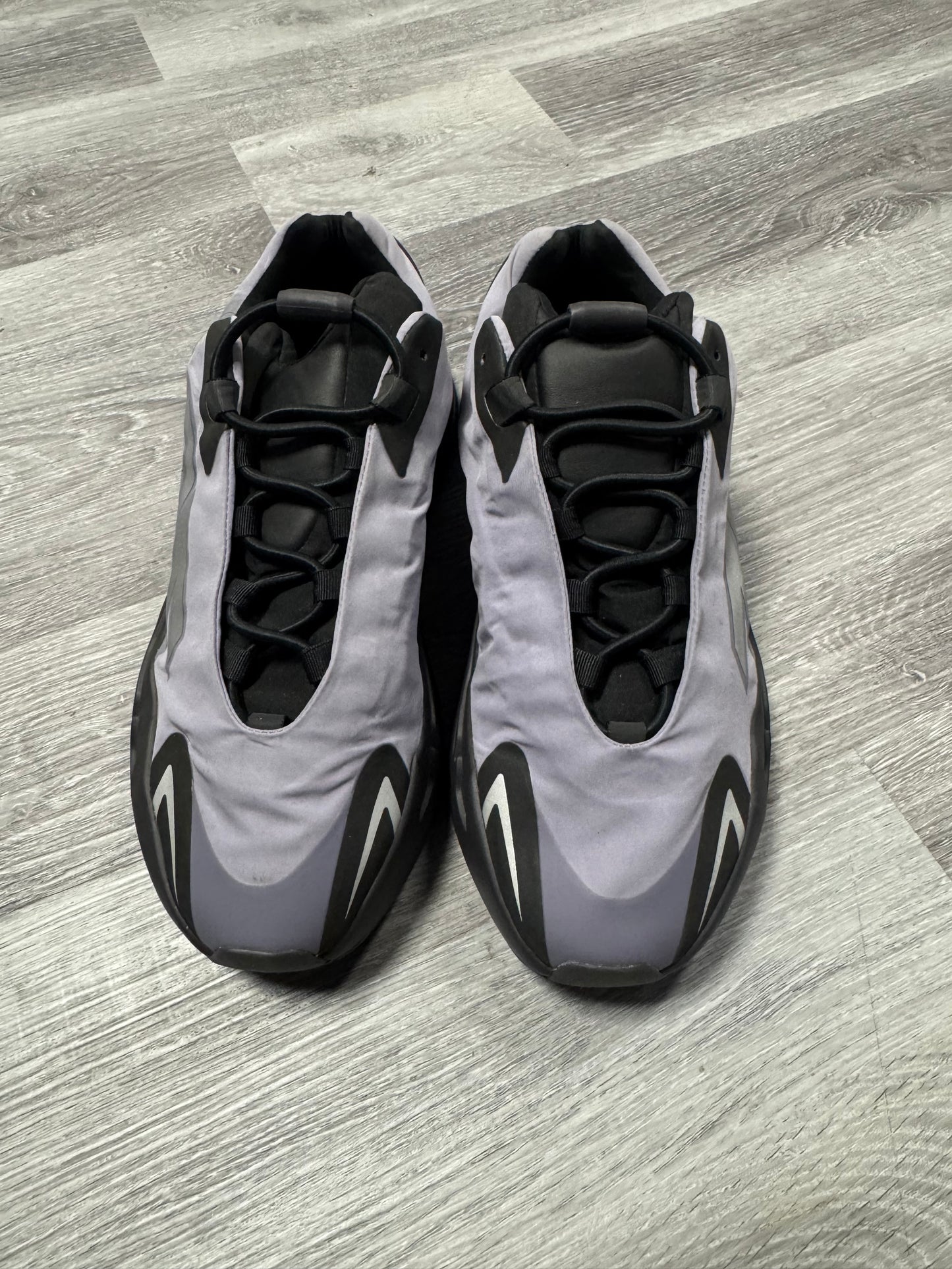 Yeezy 700 MNVN Geode / Preowned