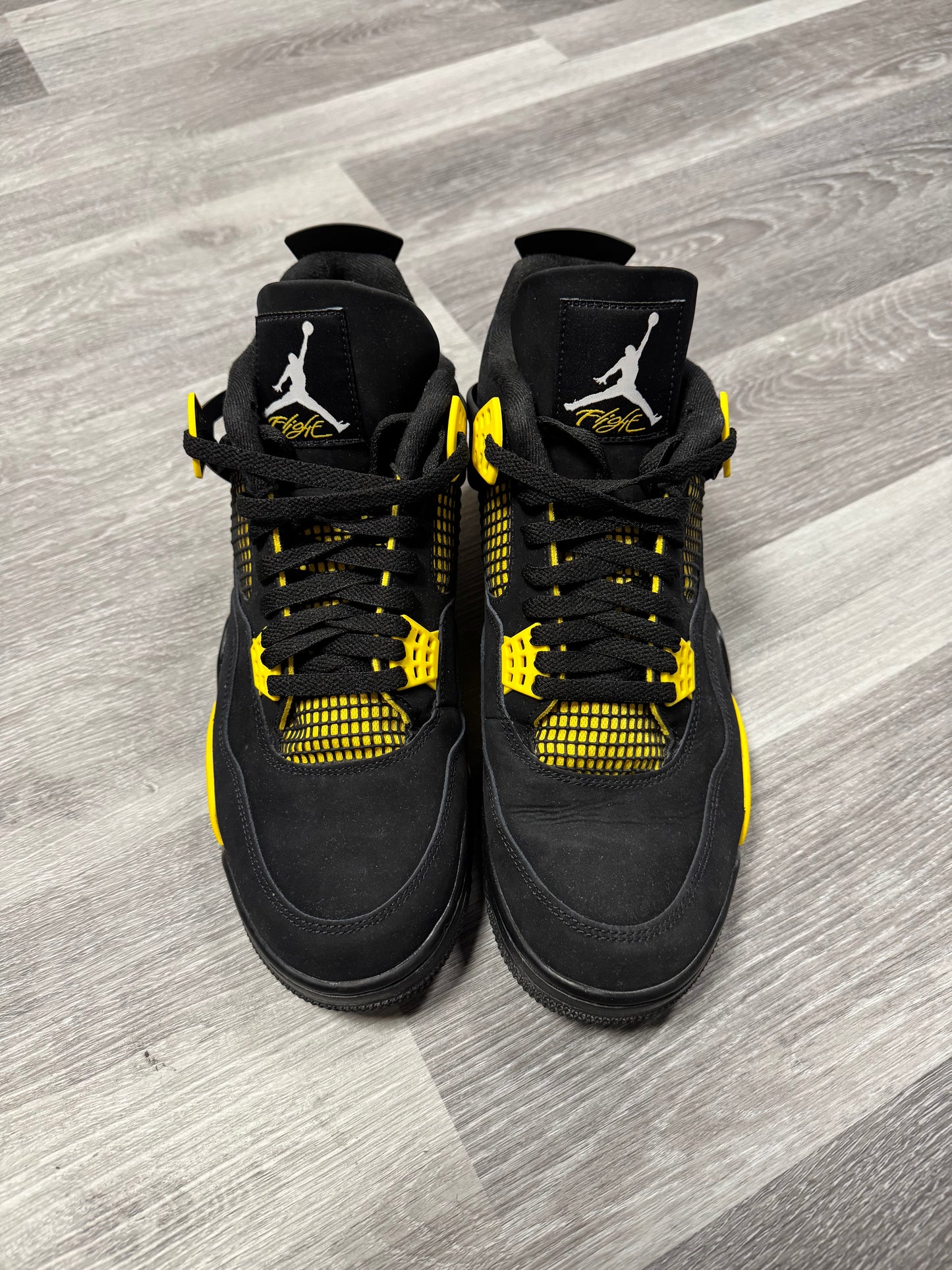 Jordan 4 Thunder / Preowned