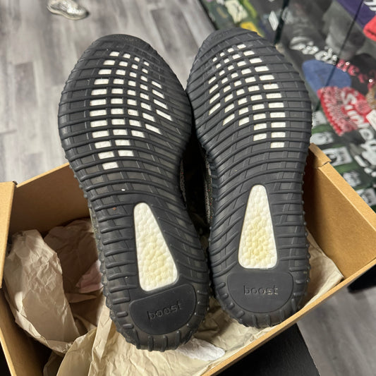 Yeezy 350 Carbon Beluga / Preowned