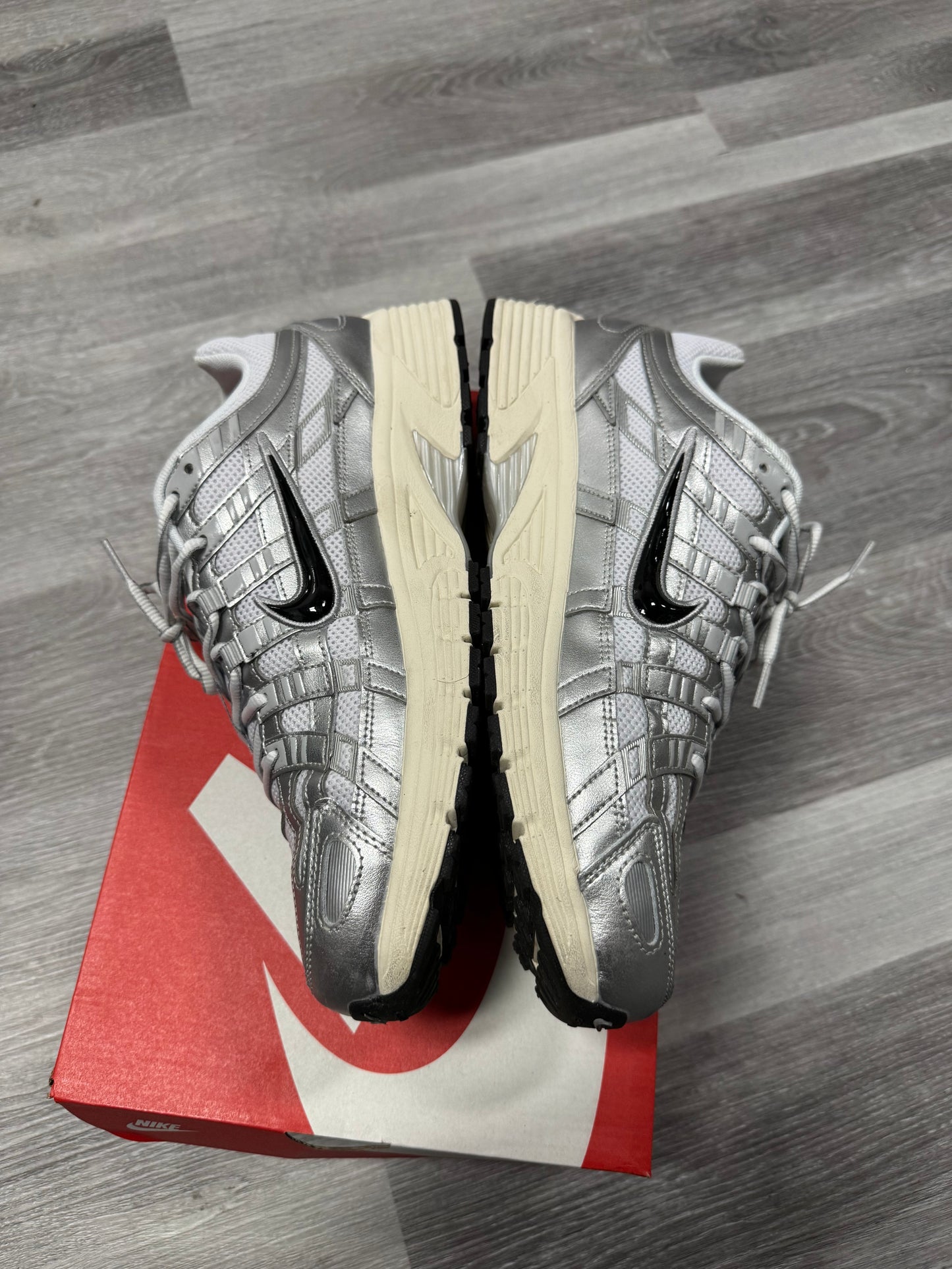 Nike P-6000 Metallic Silver / Preowned