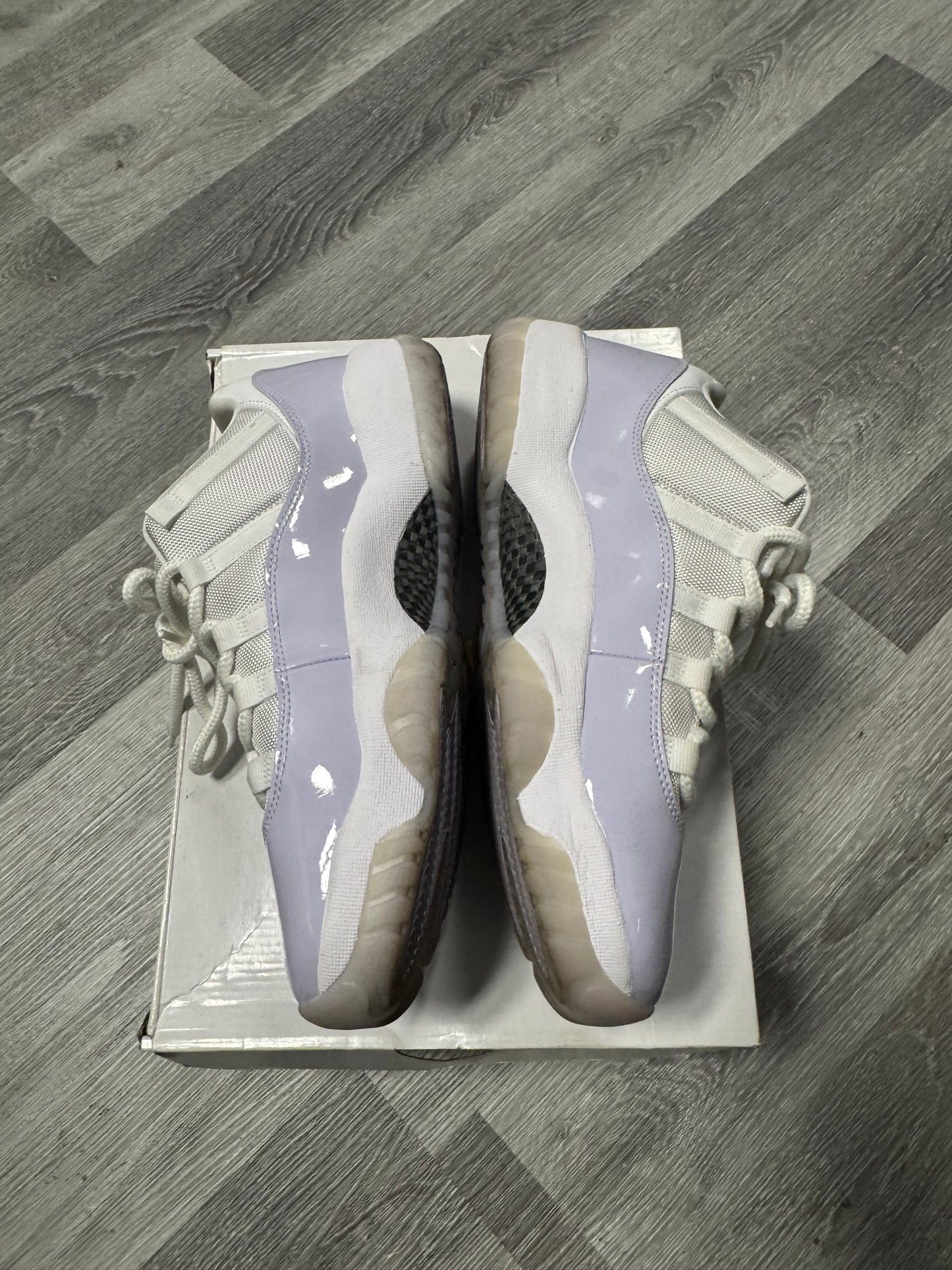 Jordan 11 Low Pure Violet / Preowned