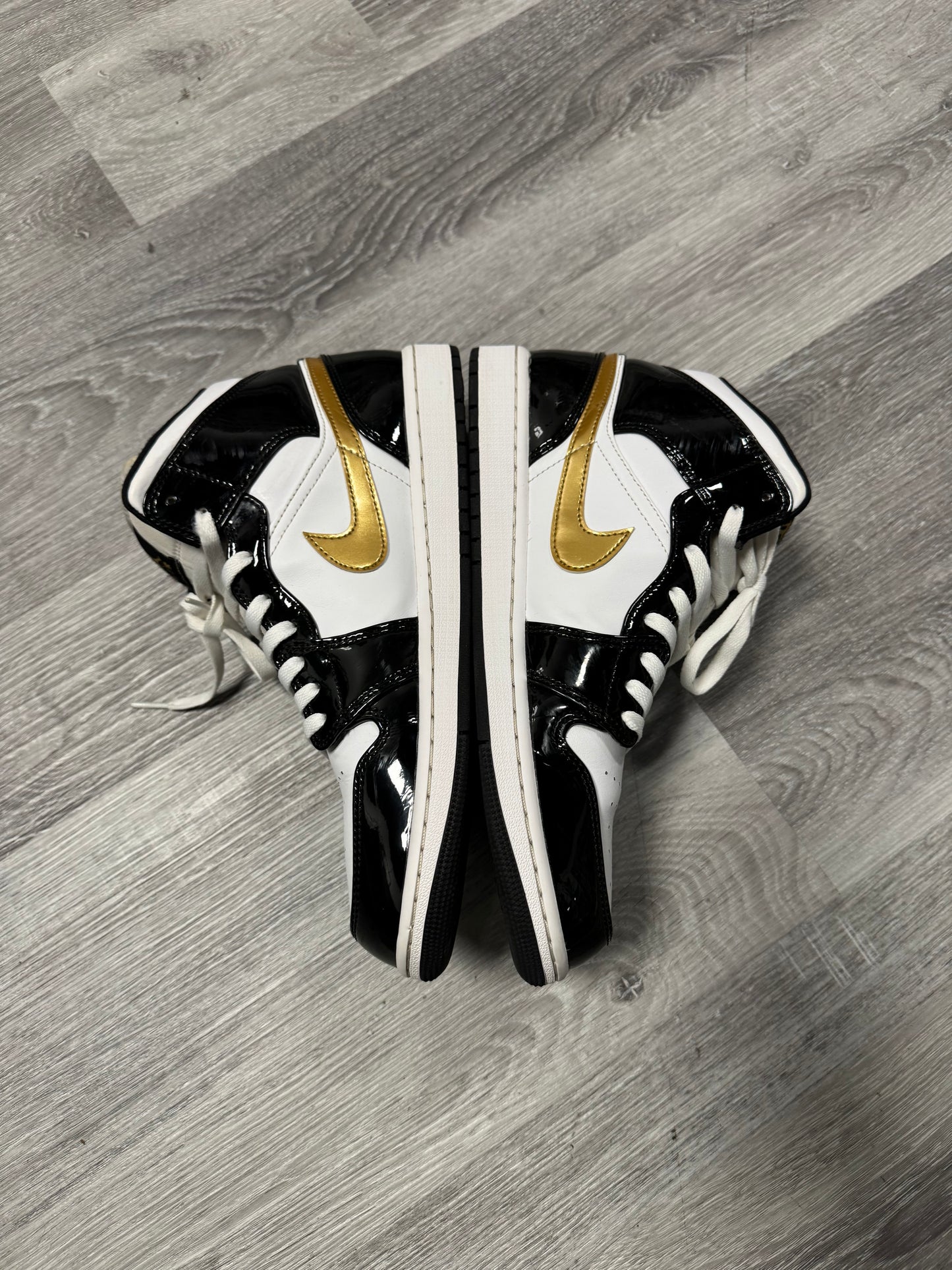 Jordan 1 Mid Patent Black Gold / Preowned