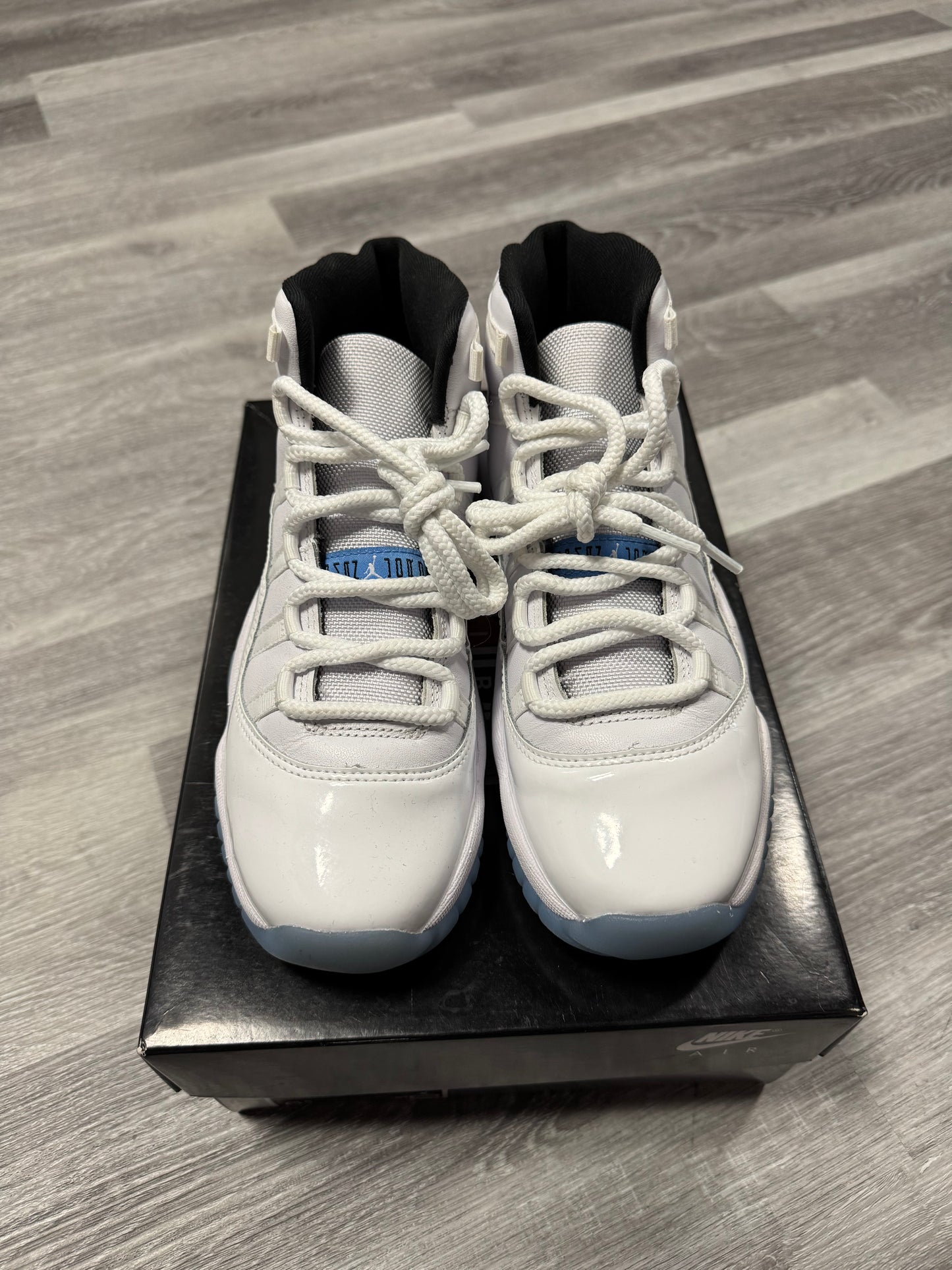 Jordan 11 Legend Blue / Preowned