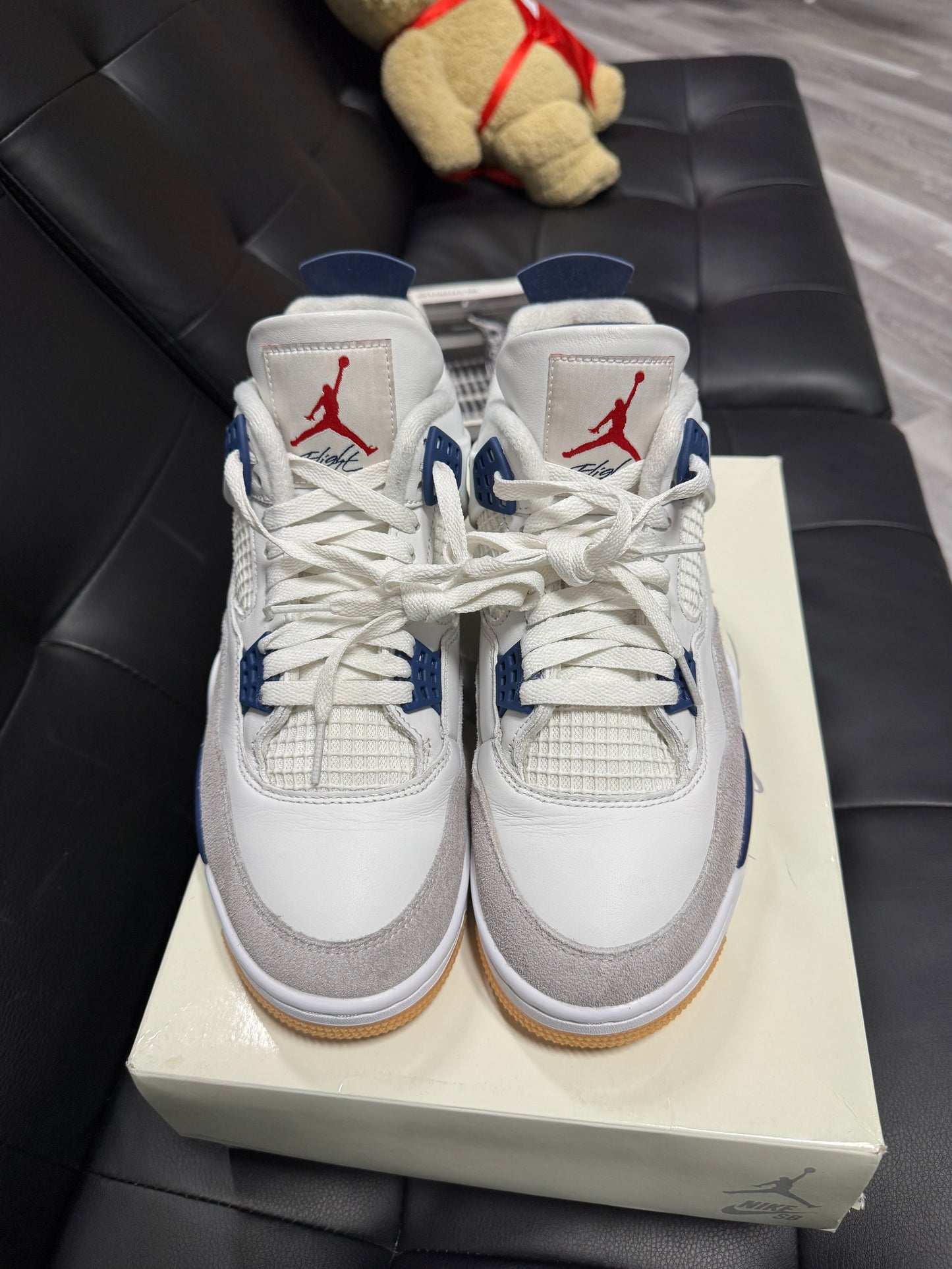 Jordan 4 SB Navy / Preowned