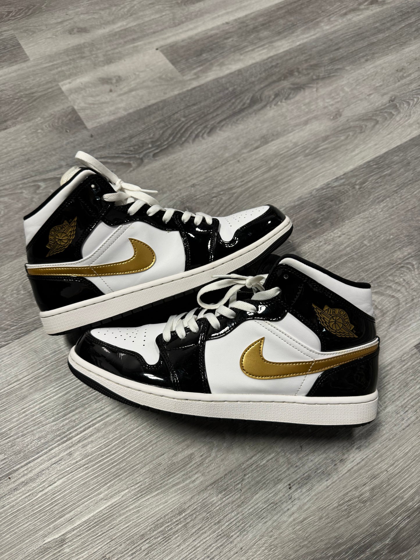 Jordan 1 Mid Patent Black Gold / Preowned