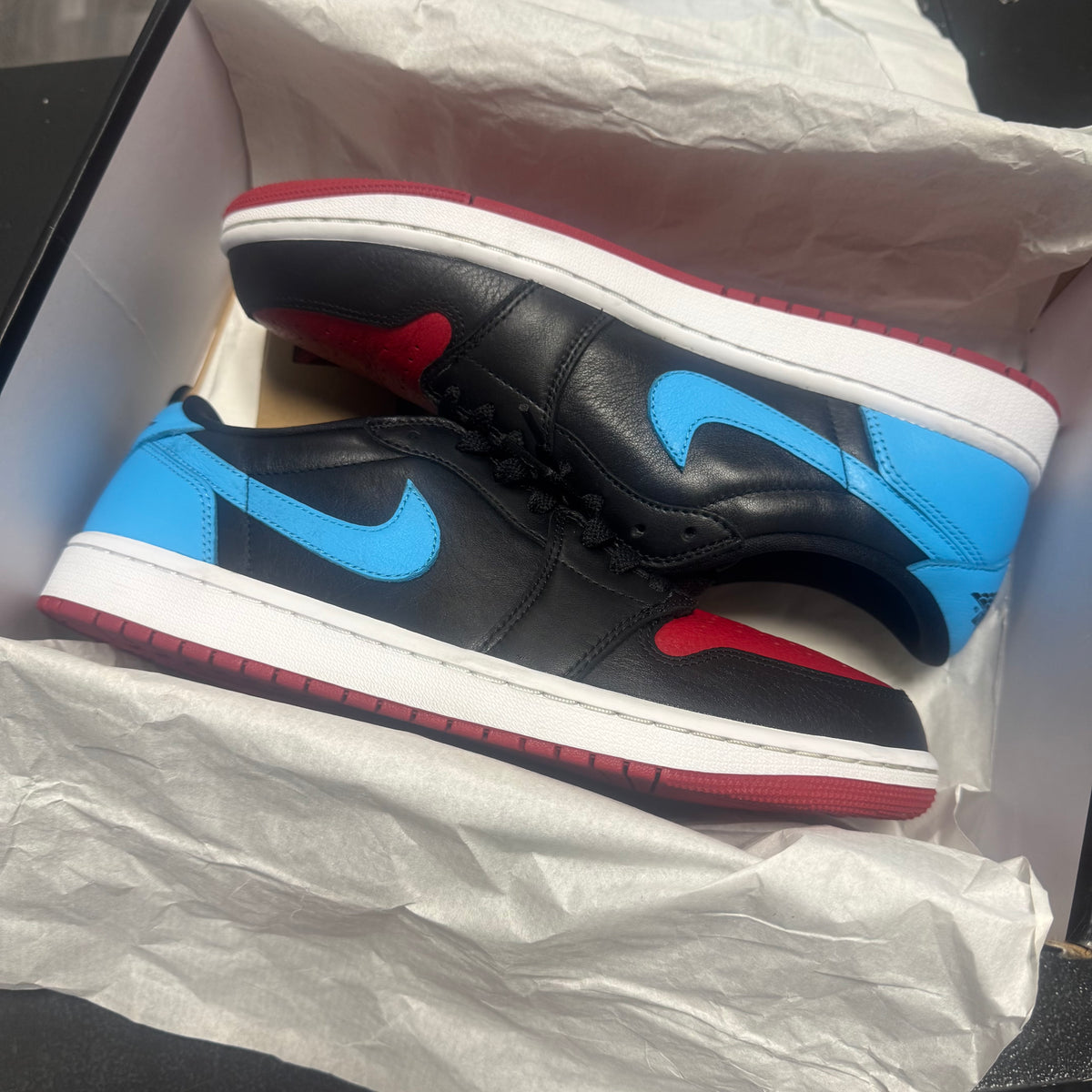 Jordan 1 Low NC to Chi / Preowned