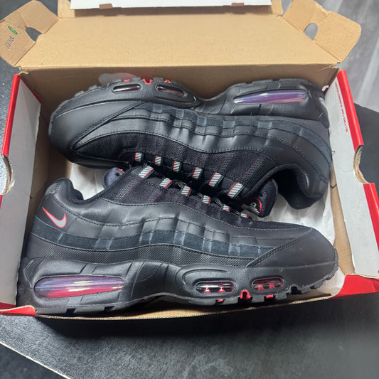 Air Max 95 Racing Pack Black University Red / Preowned