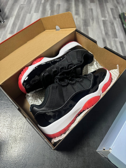 Jordan 11 Low Bred / Preowned