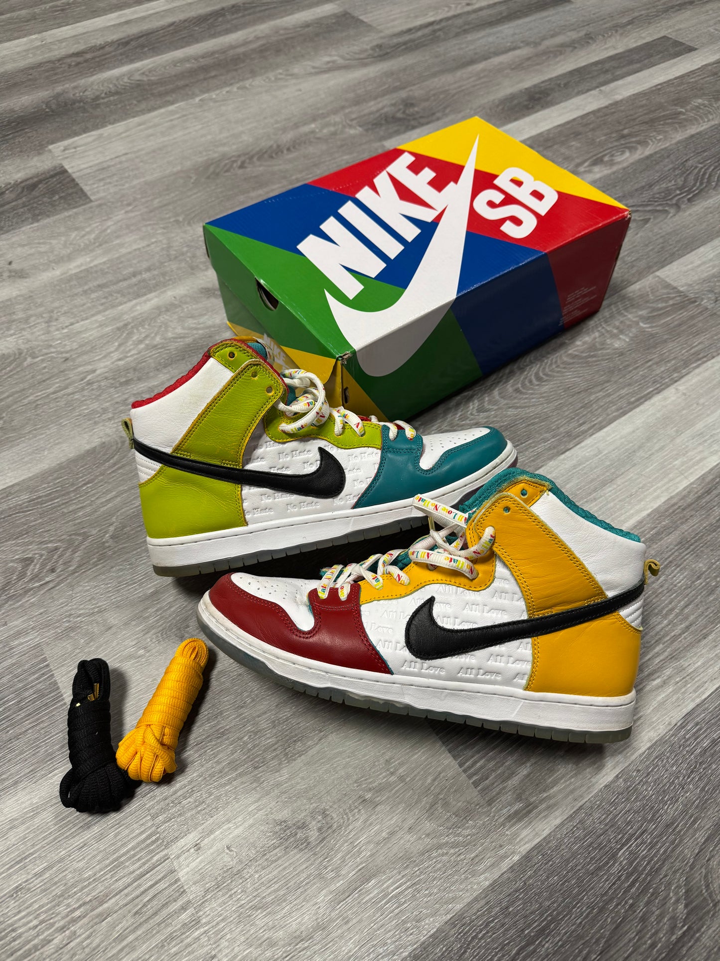 Dunk High SB All Love No Hate / Preowned