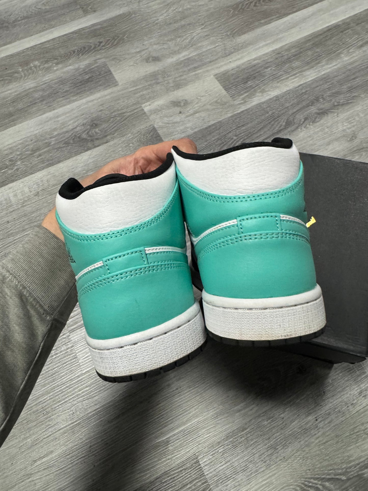 Jordan 1 Mid Tropical Twist / Preowned