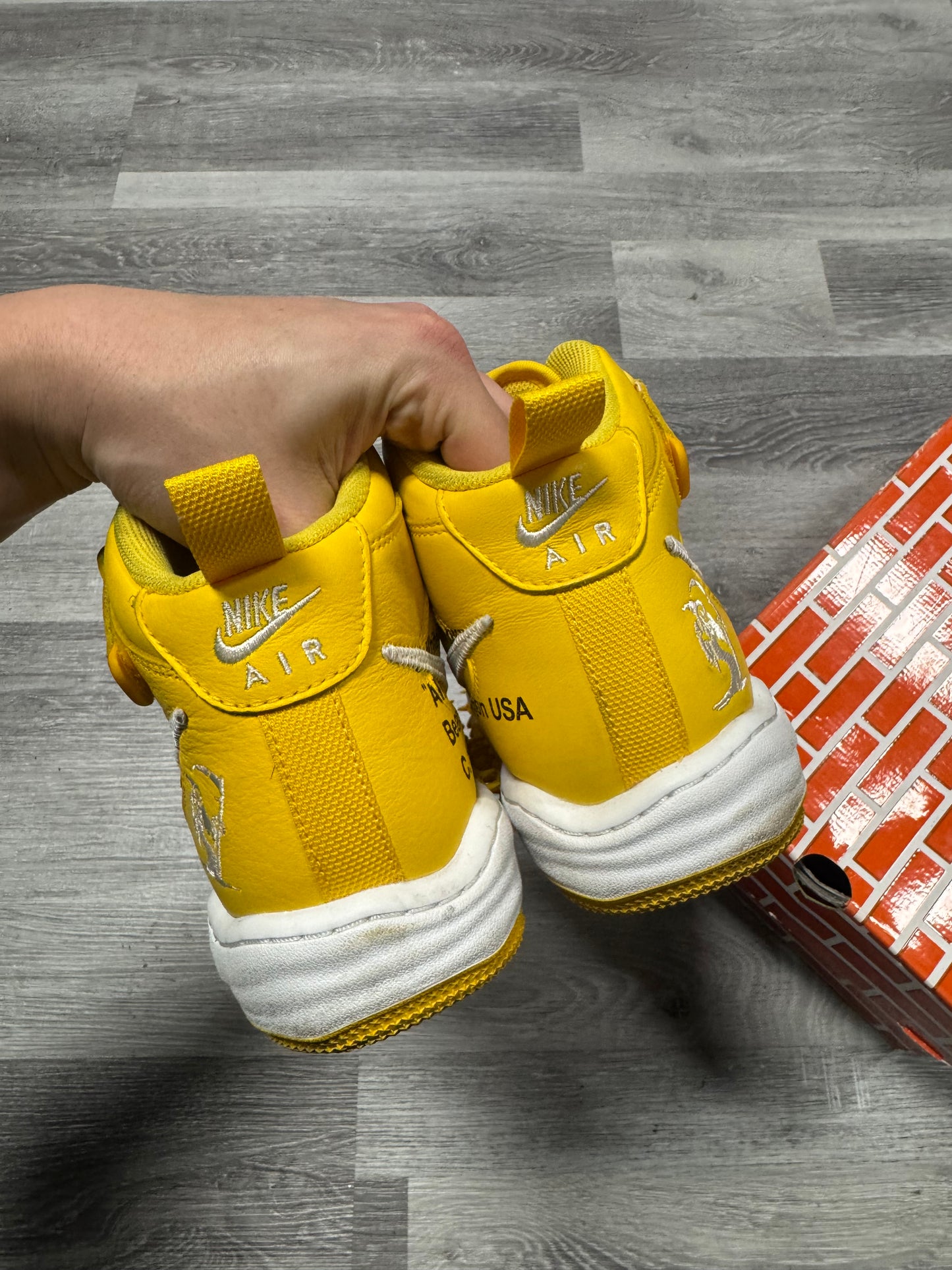 Air Force 1 Mid Off White Maize / Preowned