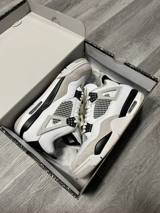 Jordan 4 Military Black / Preowned