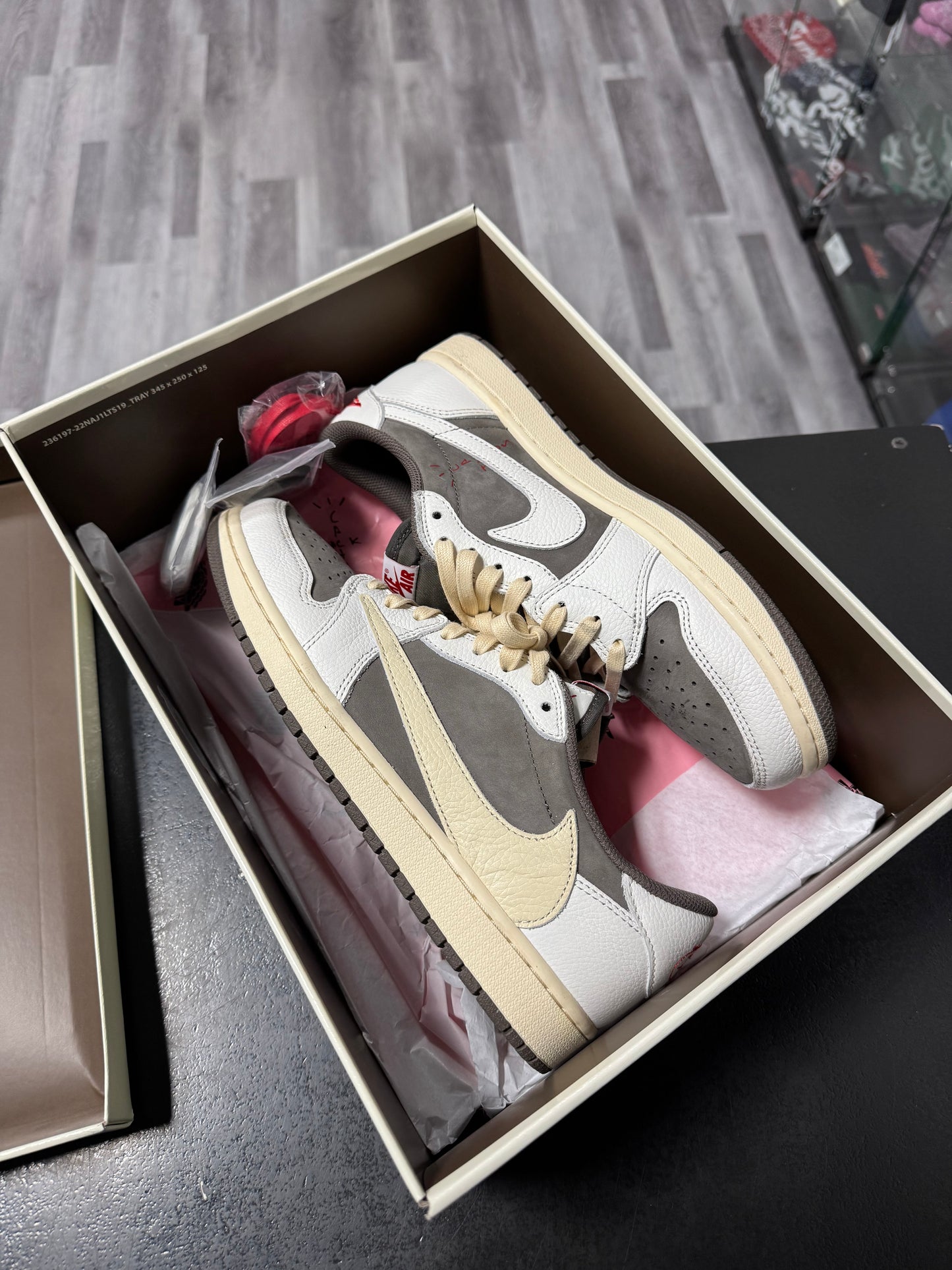 Jordan 1 Low Travis Scott Reverse Mocha / Preowned