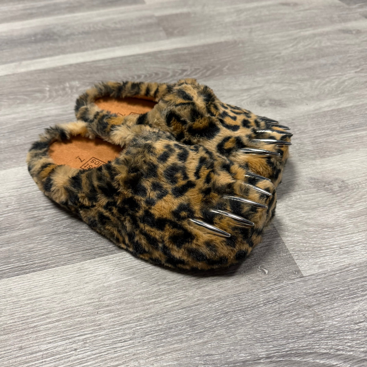 Bravest Studios Leopard Claw / Brand New