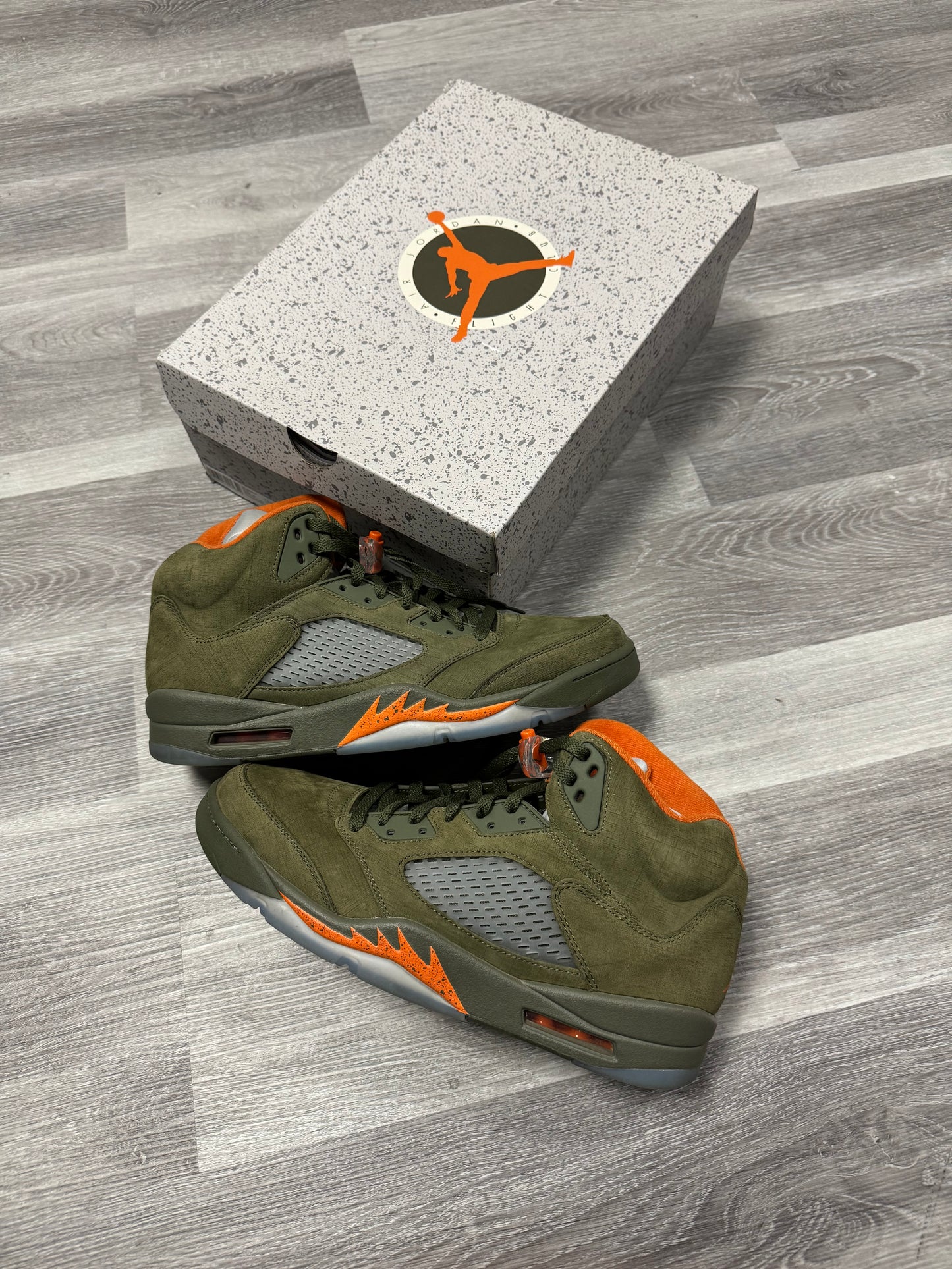 Jordan 5 Olive / Preowned