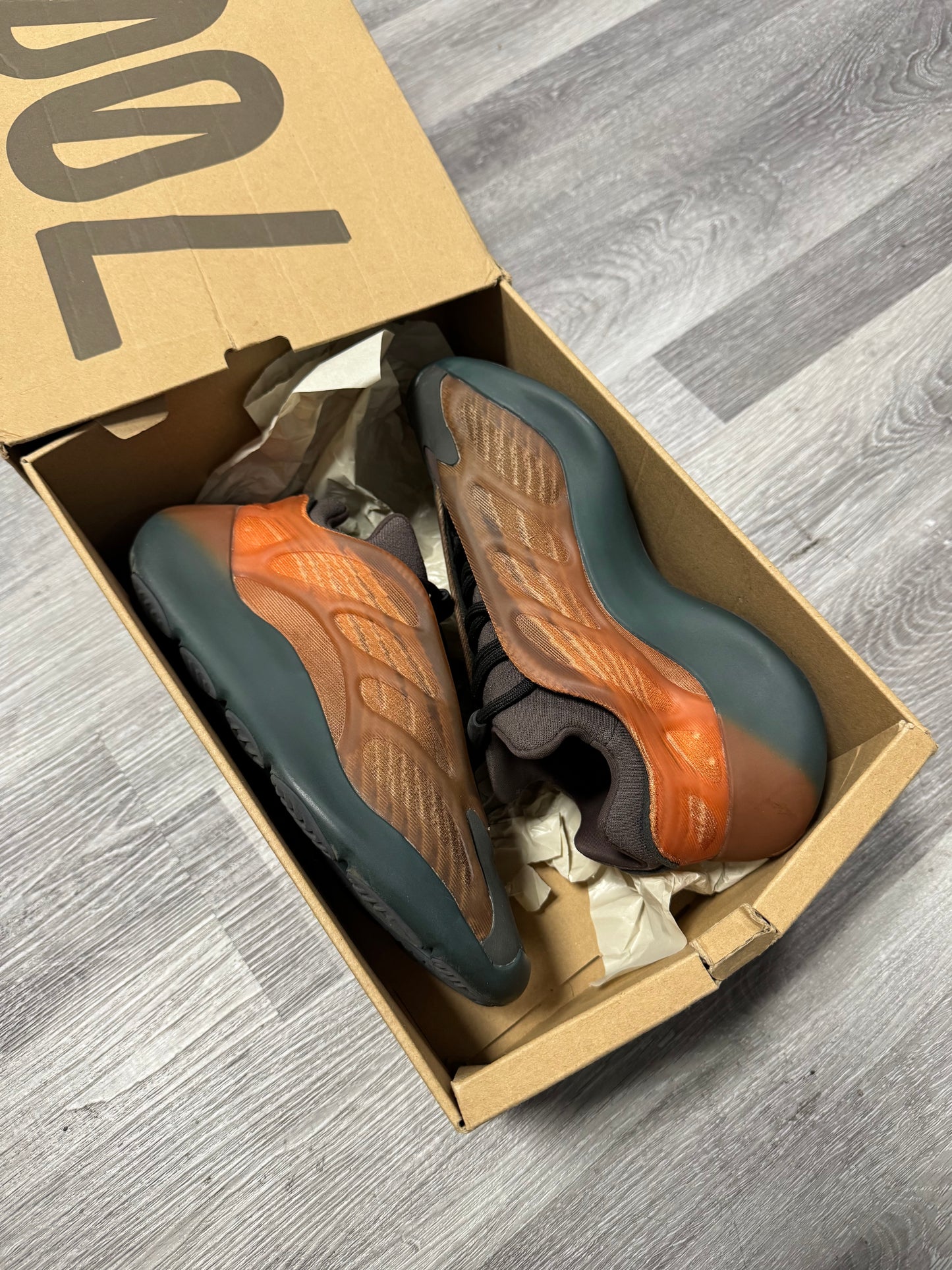 Yeezy 700 Faded Copper / Preowned