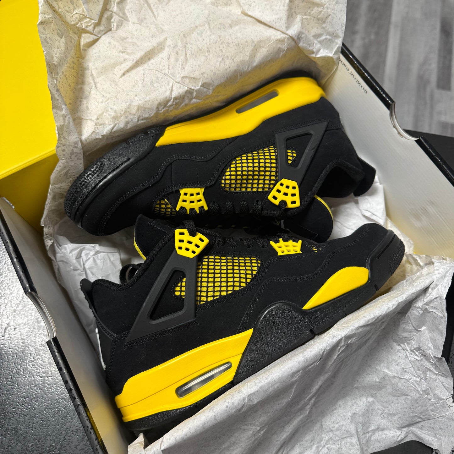 Jordan 4 Thunder / Preowned