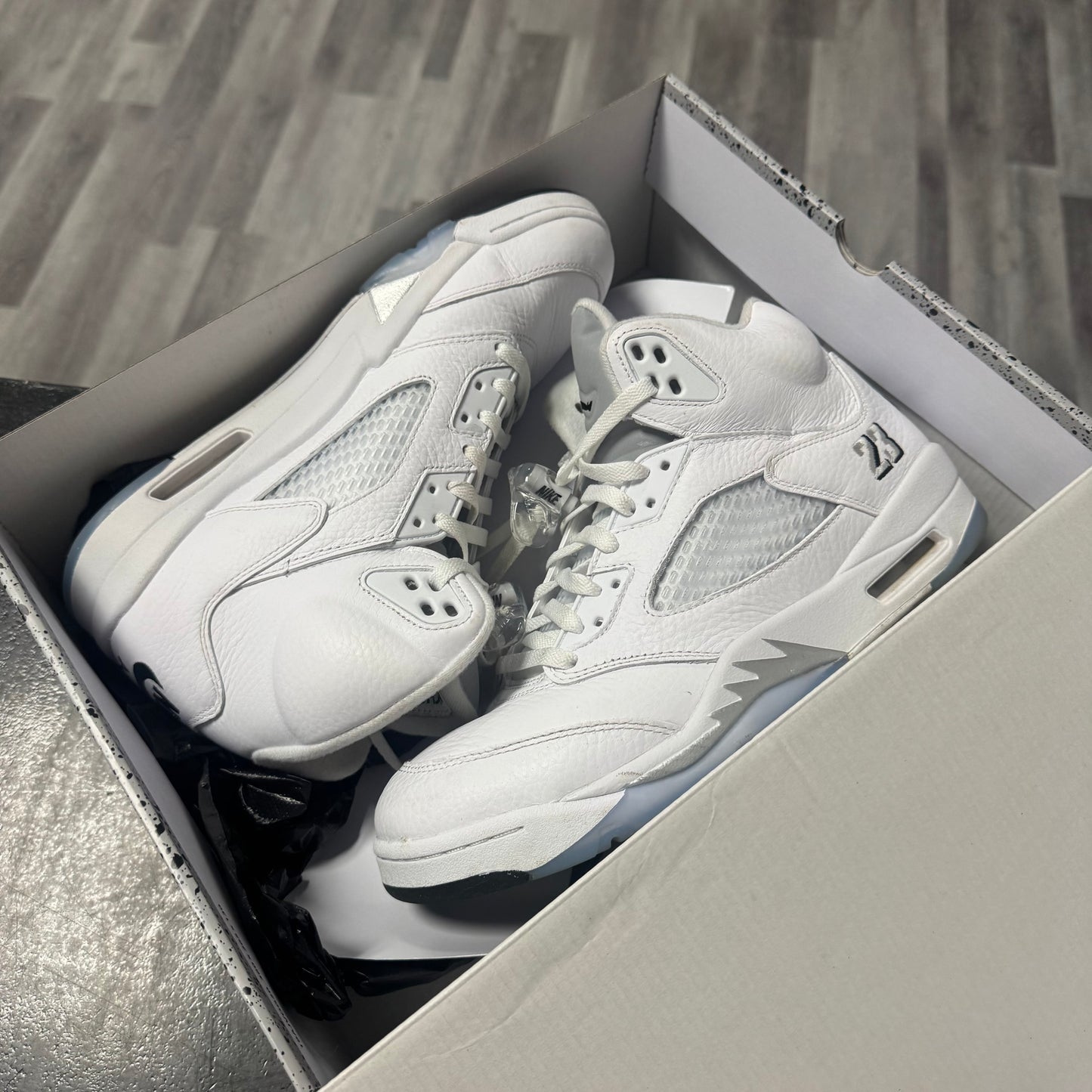 Jordan 5 White Metallic / Preowned